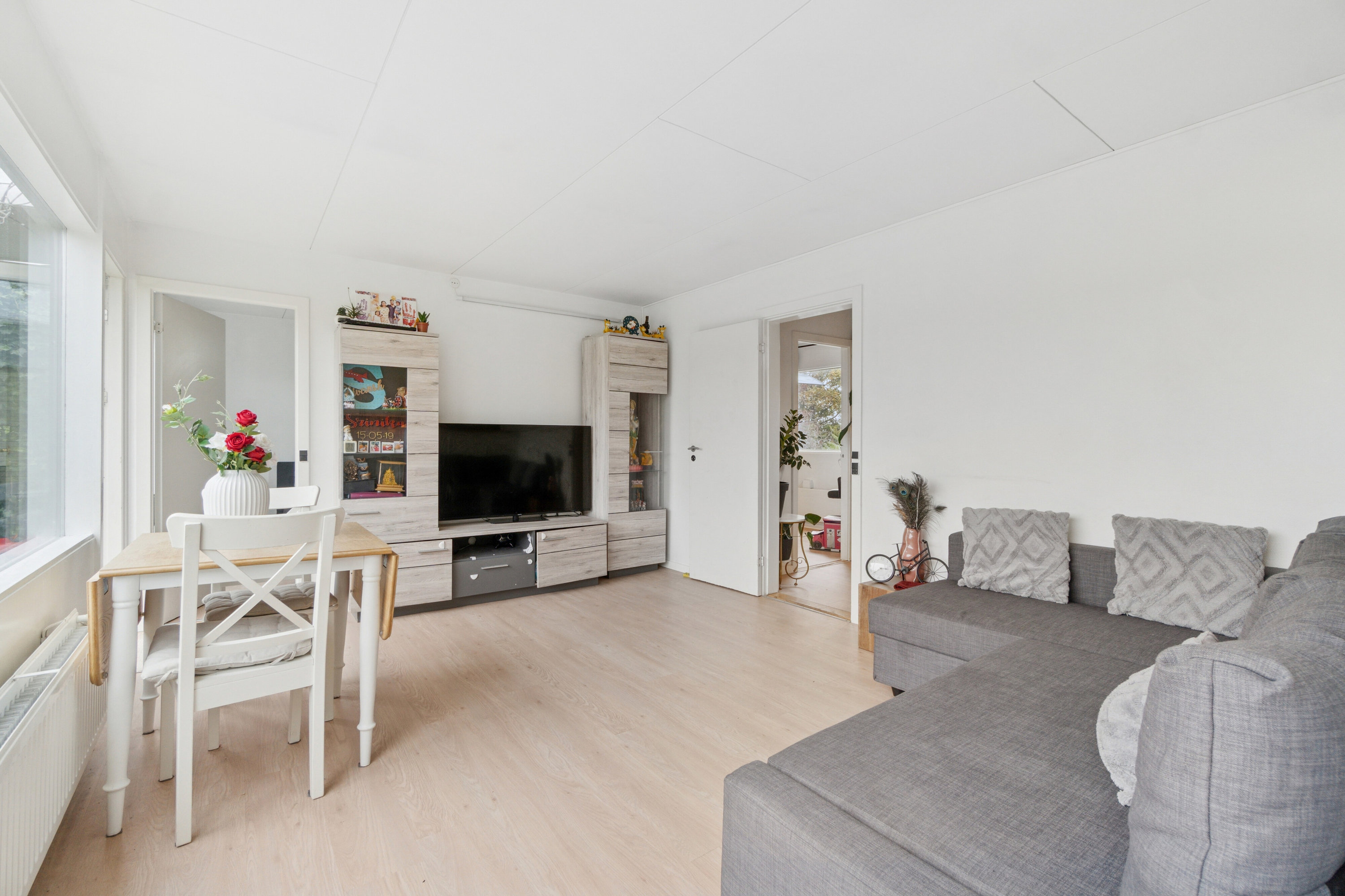 Fremhævet stue billede i fuldskærmstilstand. Billede af Brostykkevej 198C, 2650 Hvidovre