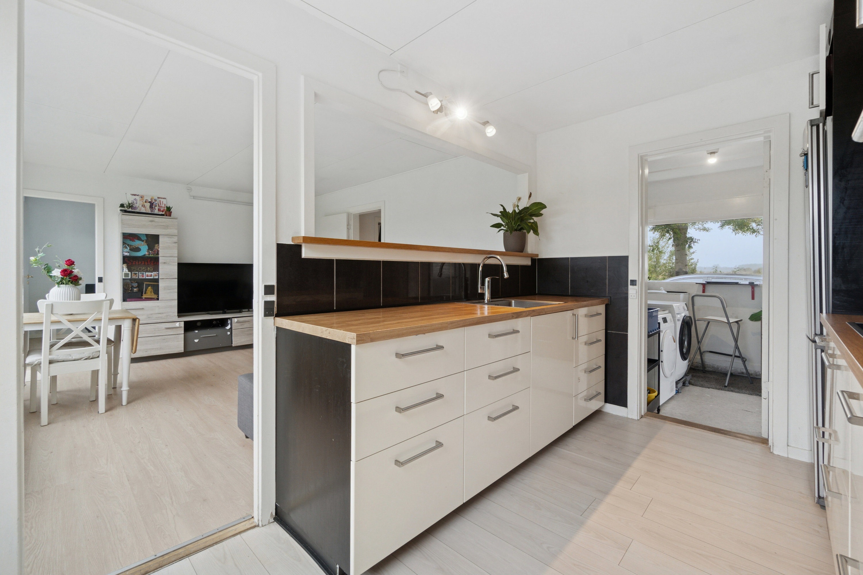 Fremhævet køkken billede i fuldskærmstilstand. Billede af Brostykkevej 198C, 2650 Hvidovre