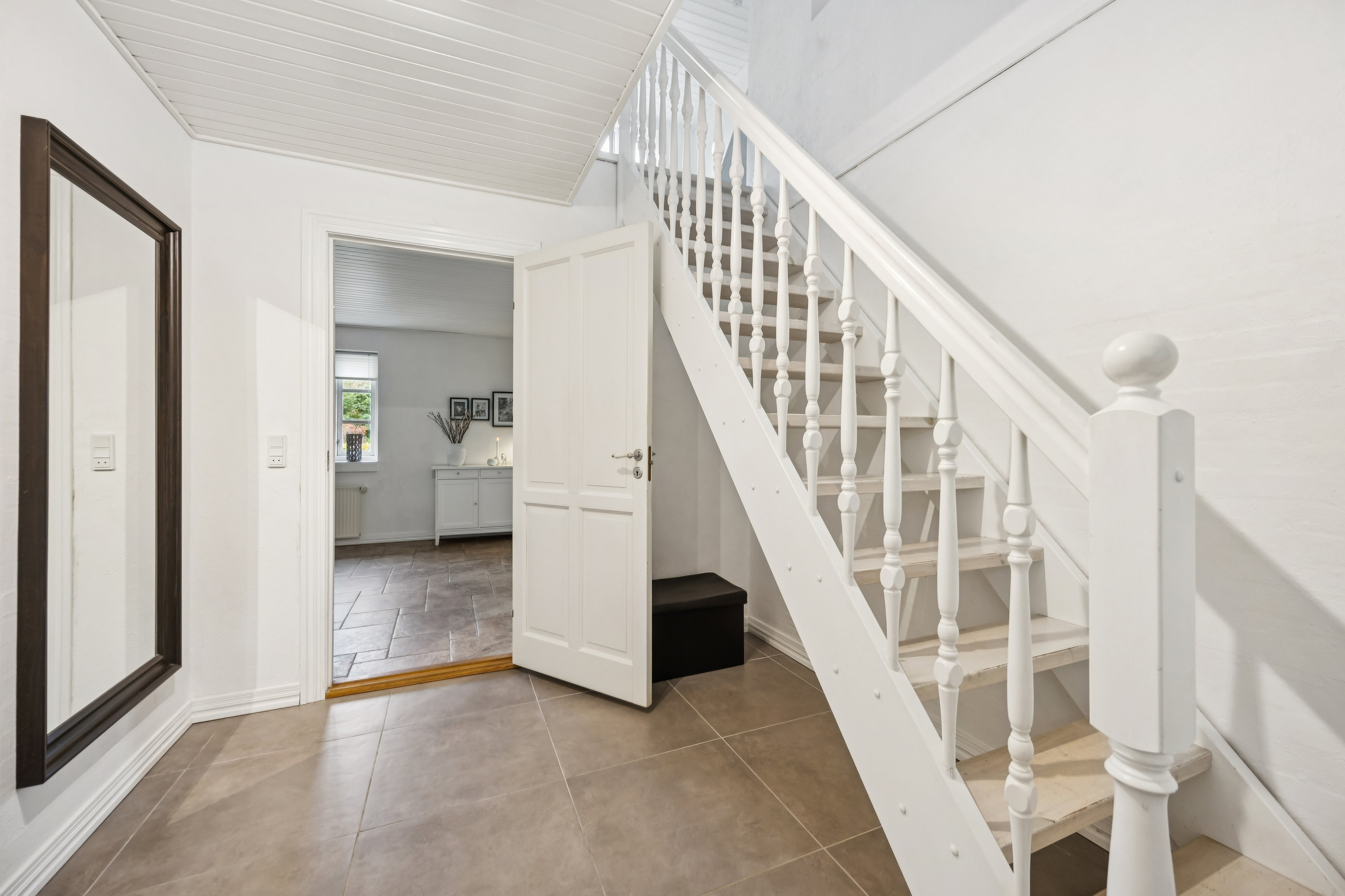 Fremhævet trappe billede i fuldskærmstilstand. Billede af Røde Hedevej 91, Kaas, 9490 Pandrup