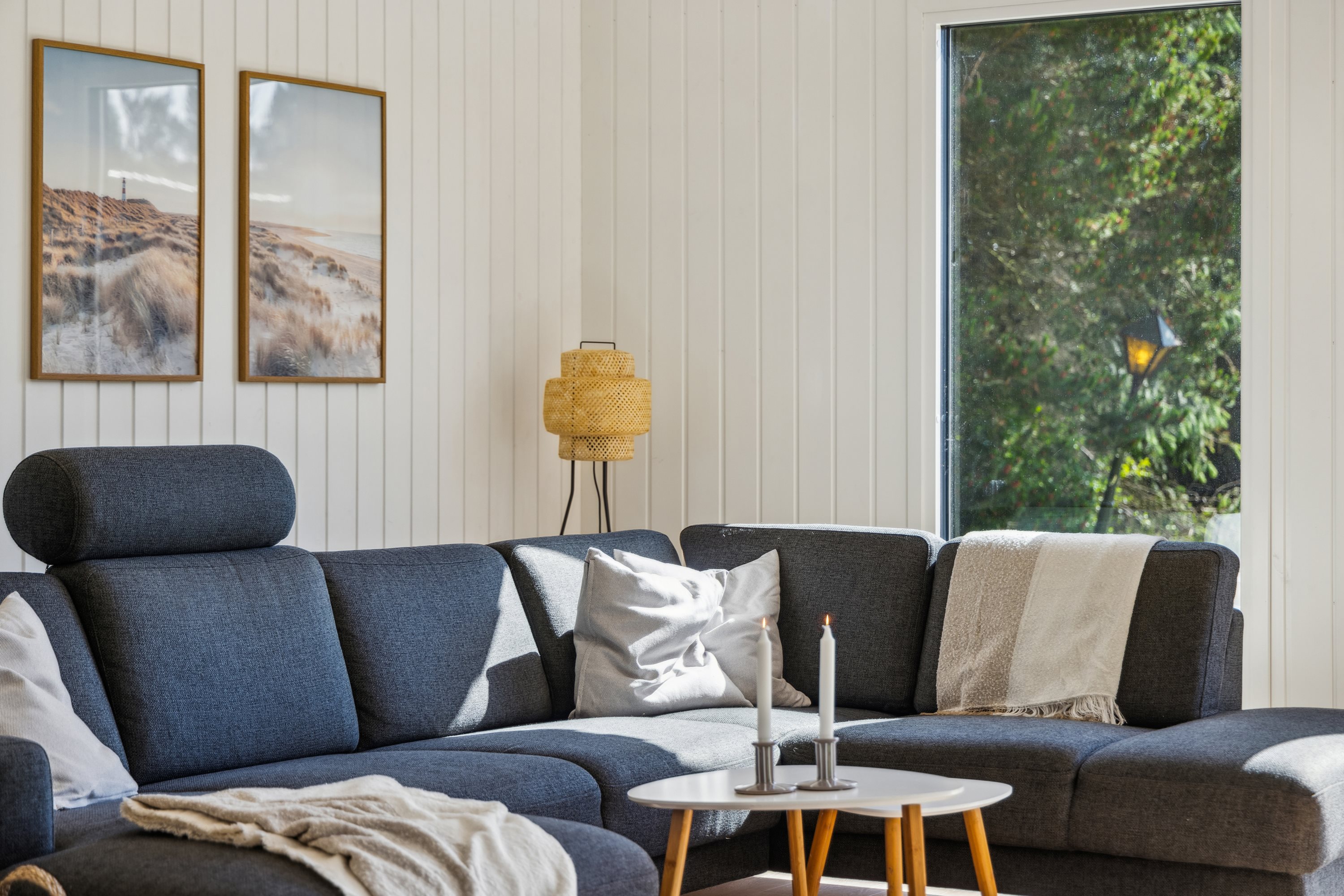 Fremhævet stue billede i fuldskærmstilstand. Billede af Koralvej 17, Hou, 9370 Hals