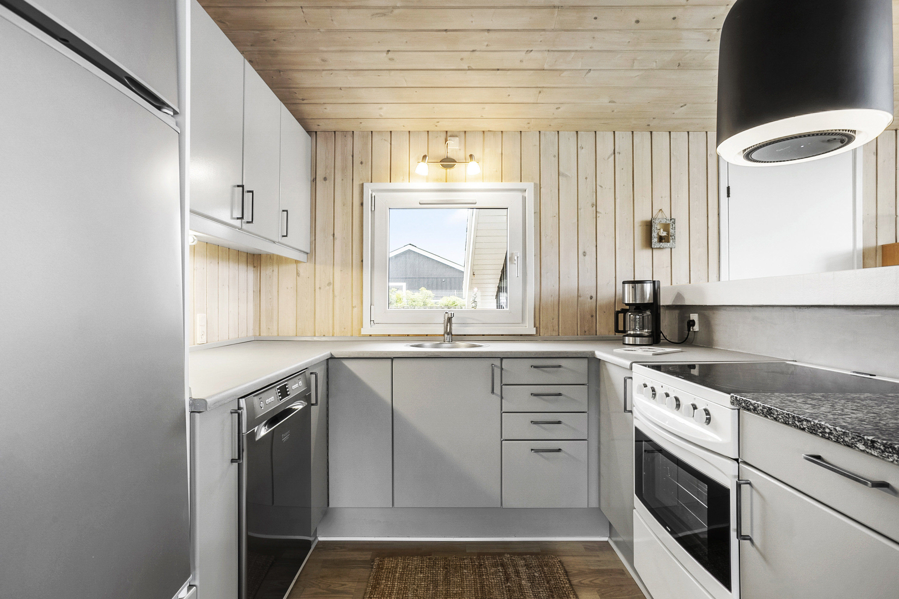 Fremhævet køkken billede i fuldskærmstilstand. Billede af Mågevej 22, Furreby, 9480 Løkken