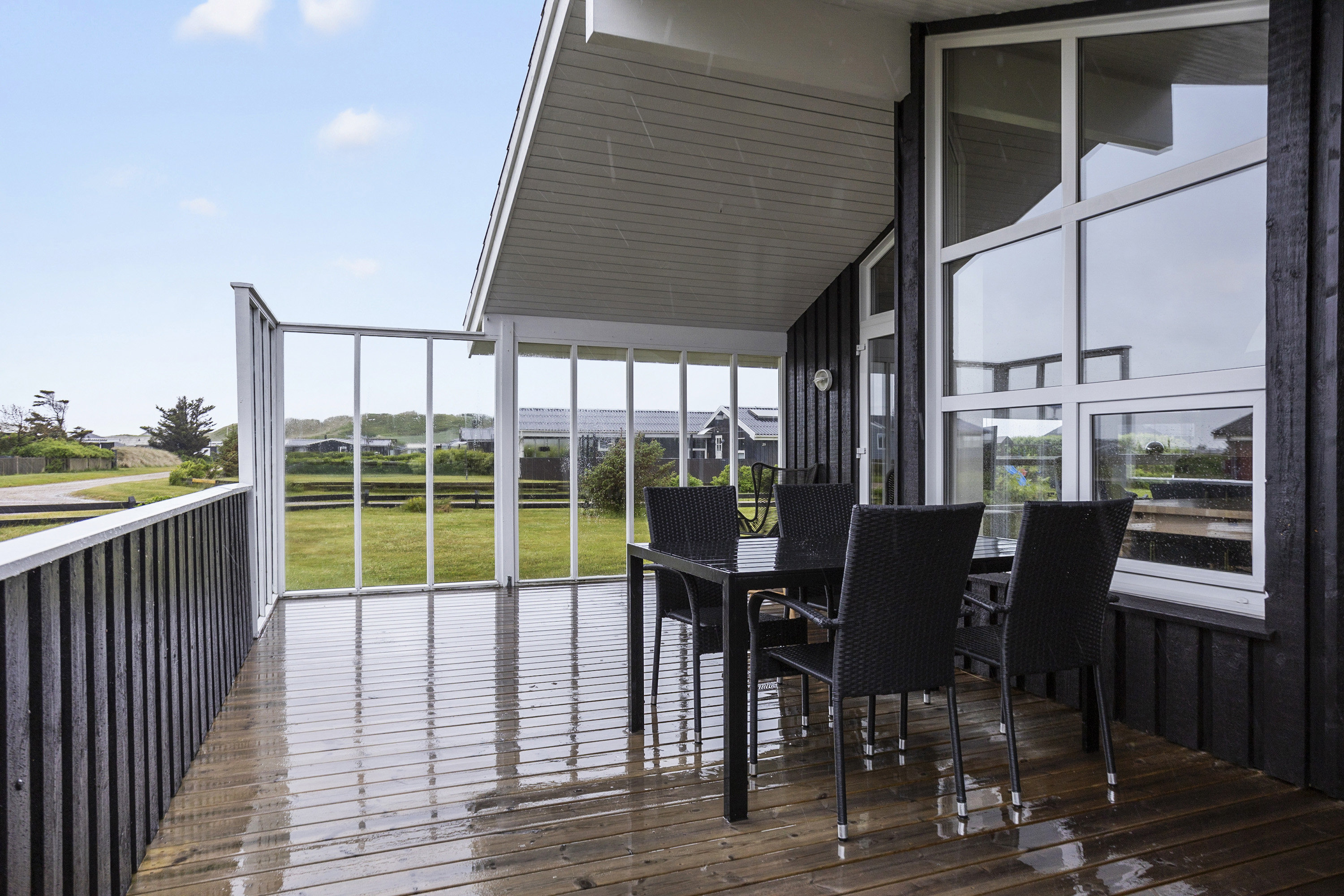 Fremhævet terrasse billede i fuldskærmstilstand. Billede af Mågevej 22, Furreby, 9480 Løkken