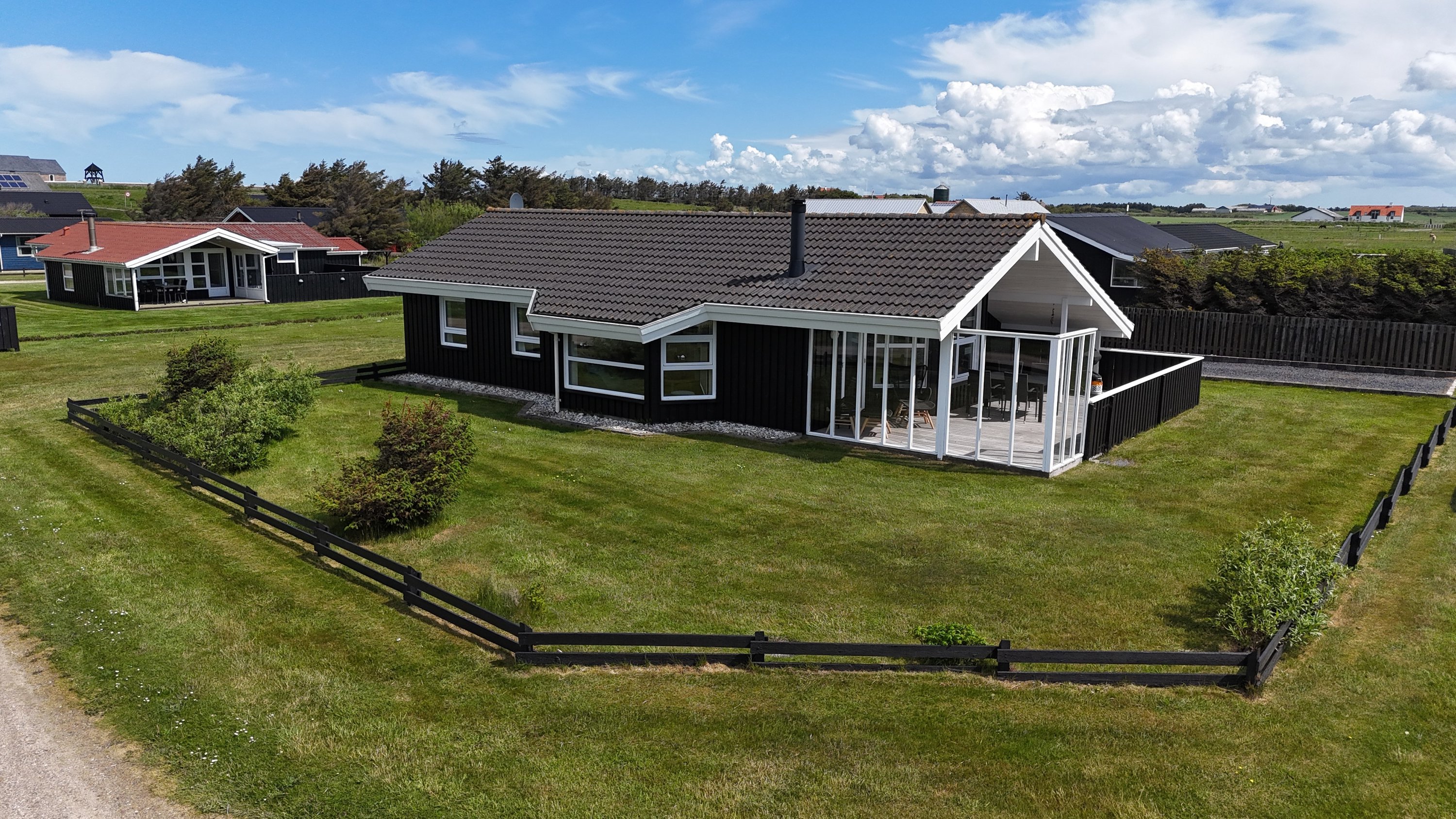 Fremhævet udendørs billede i fuldskærmstilstand. Billede af Mågevej 22, Furreby, 9480 Løkken