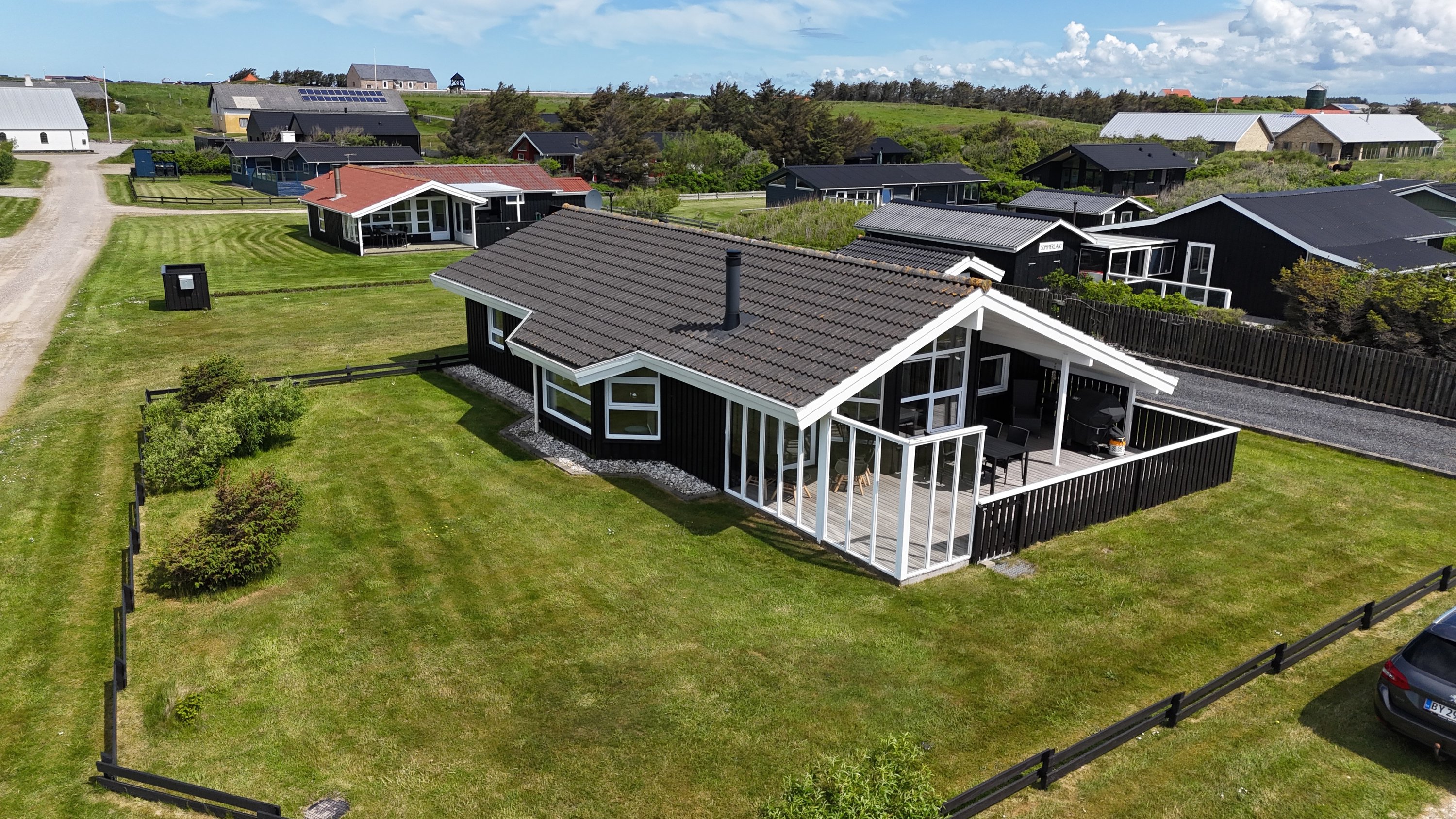 Fremhævet dronefoto billede i fuldskærmstilstand. Billede af Mågevej 22, Furreby, 9480 Løkken