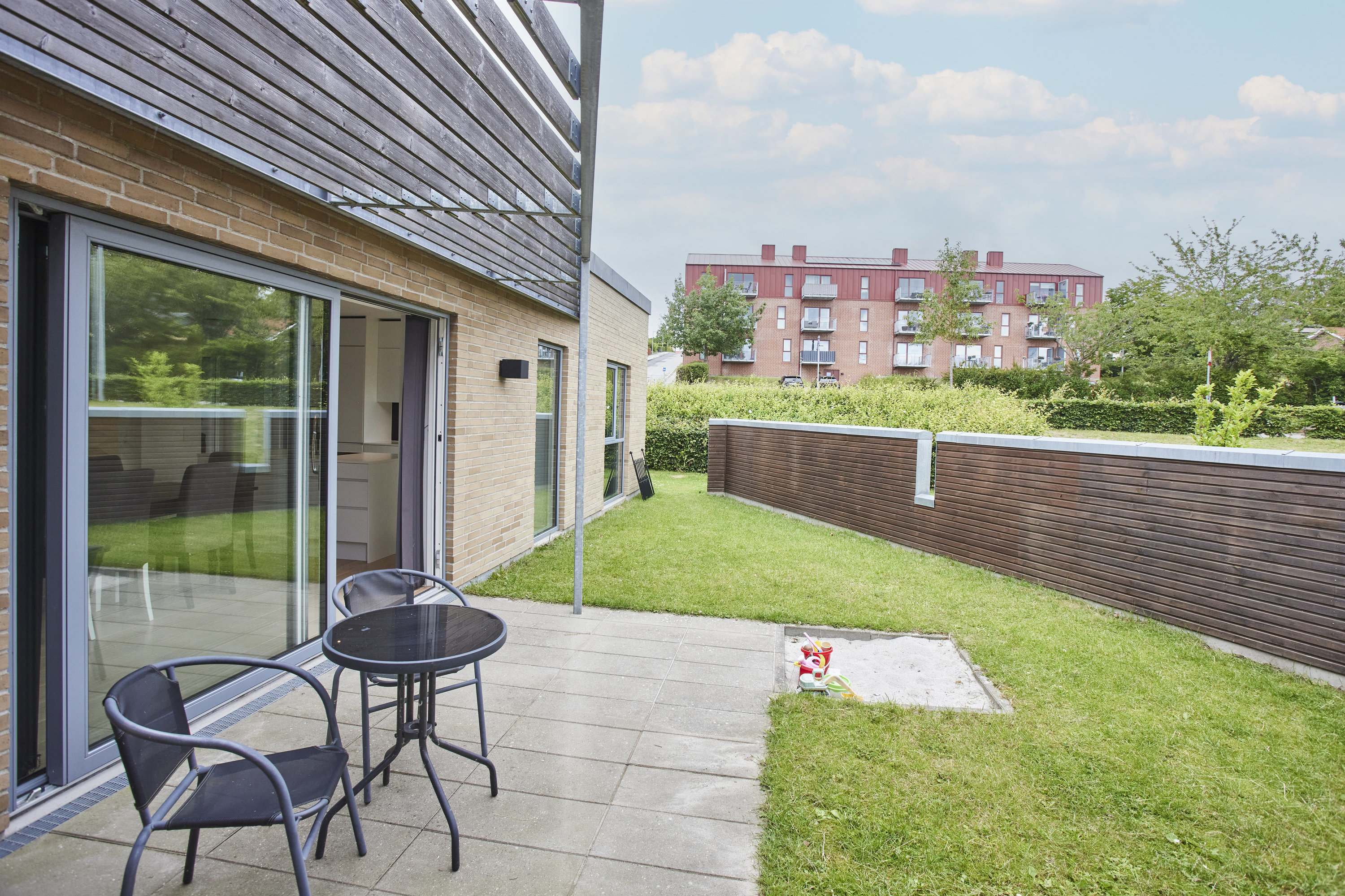 Fremhævet terrasse billede i fuldskærmstilstand. Billede af Søbyen 1, 8660 Skanderborg