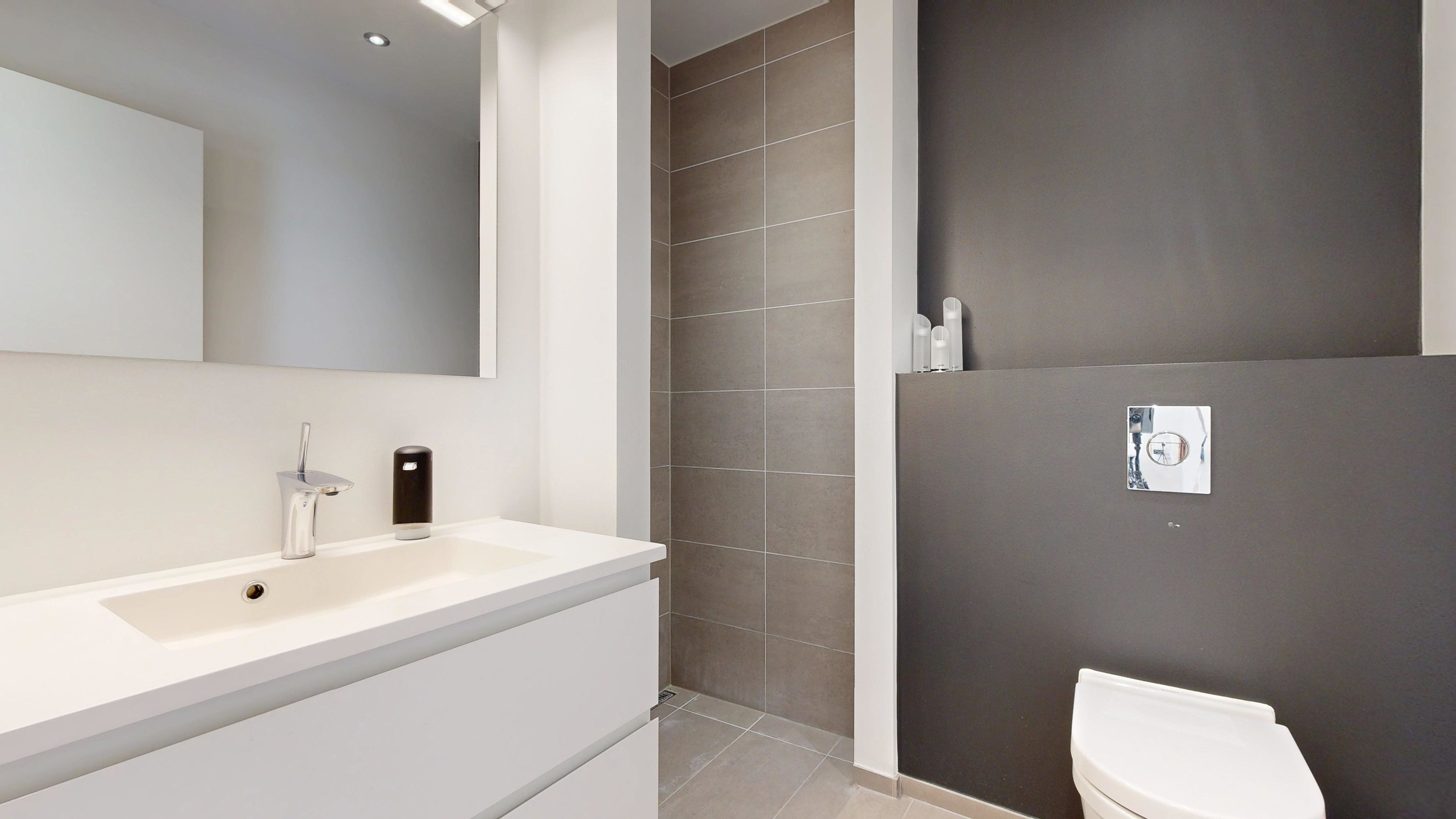 Fremhævet badeværelse billede i fuldskærmstilstand. Billede af Søbyen 1, 8660 Skanderborg