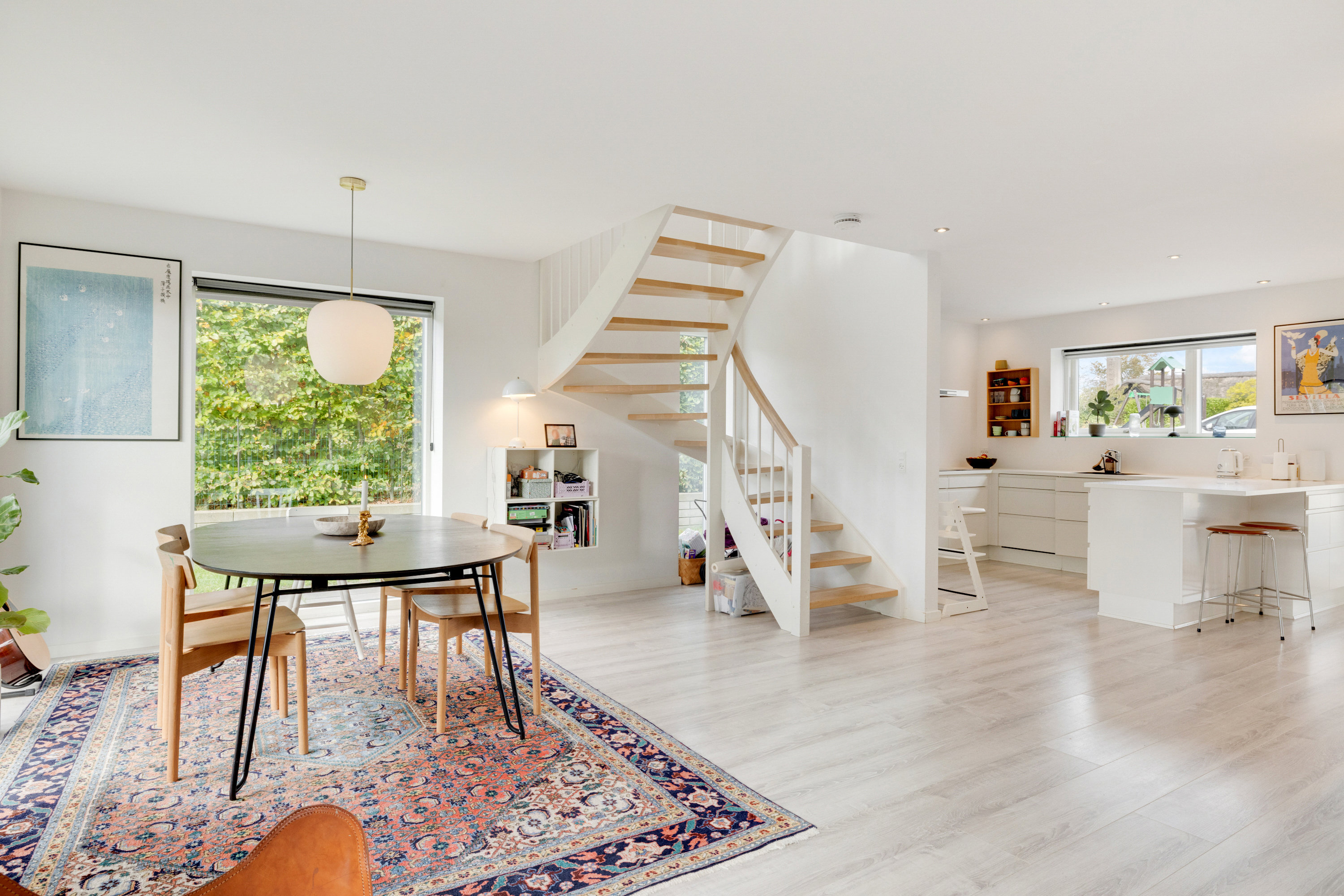 Miniaturebillede 1: køkken/alrum. Billede af Vestergårdsvangen 62, Stavtrup, 8260 Viby J