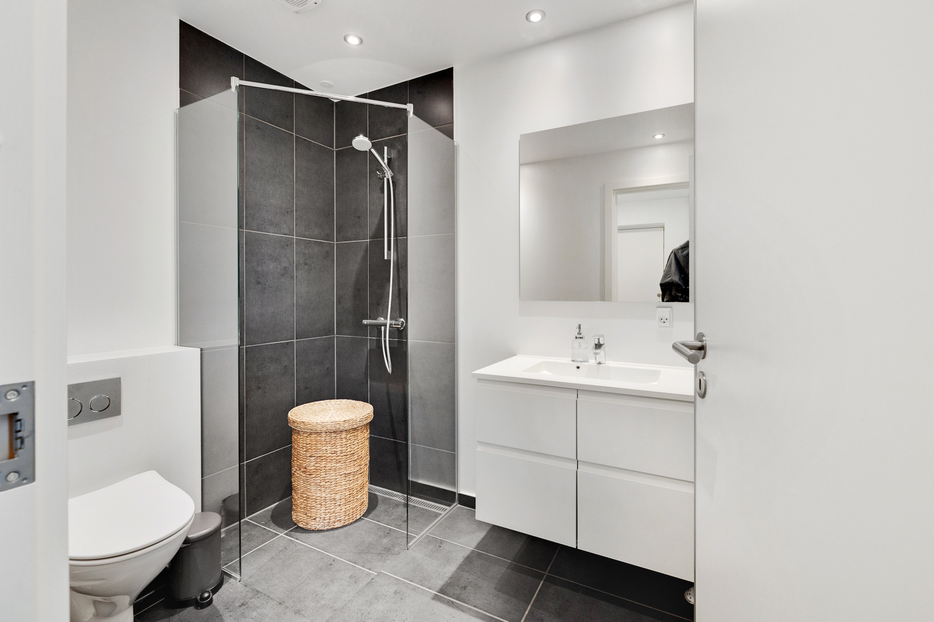 Fremhævet badeværelse billede i fuldskærmstilstand. Billede af Vestergårdsvangen 62, Stavtrup, 8260 Viby J