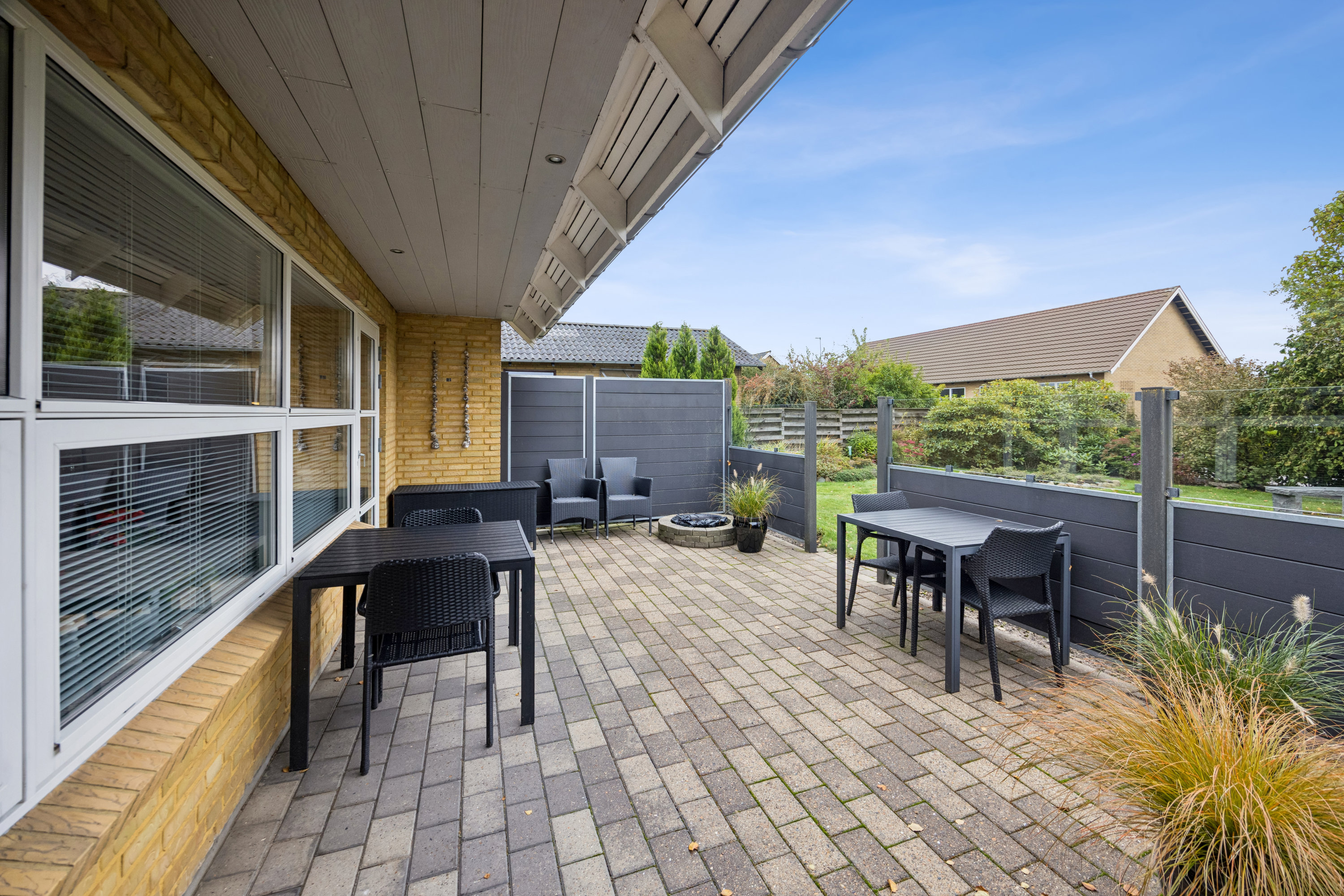 Fremhævet terrasse billede i fuldskærmstilstand. Billede af Toftesvinget 1, 9440 Aabybro