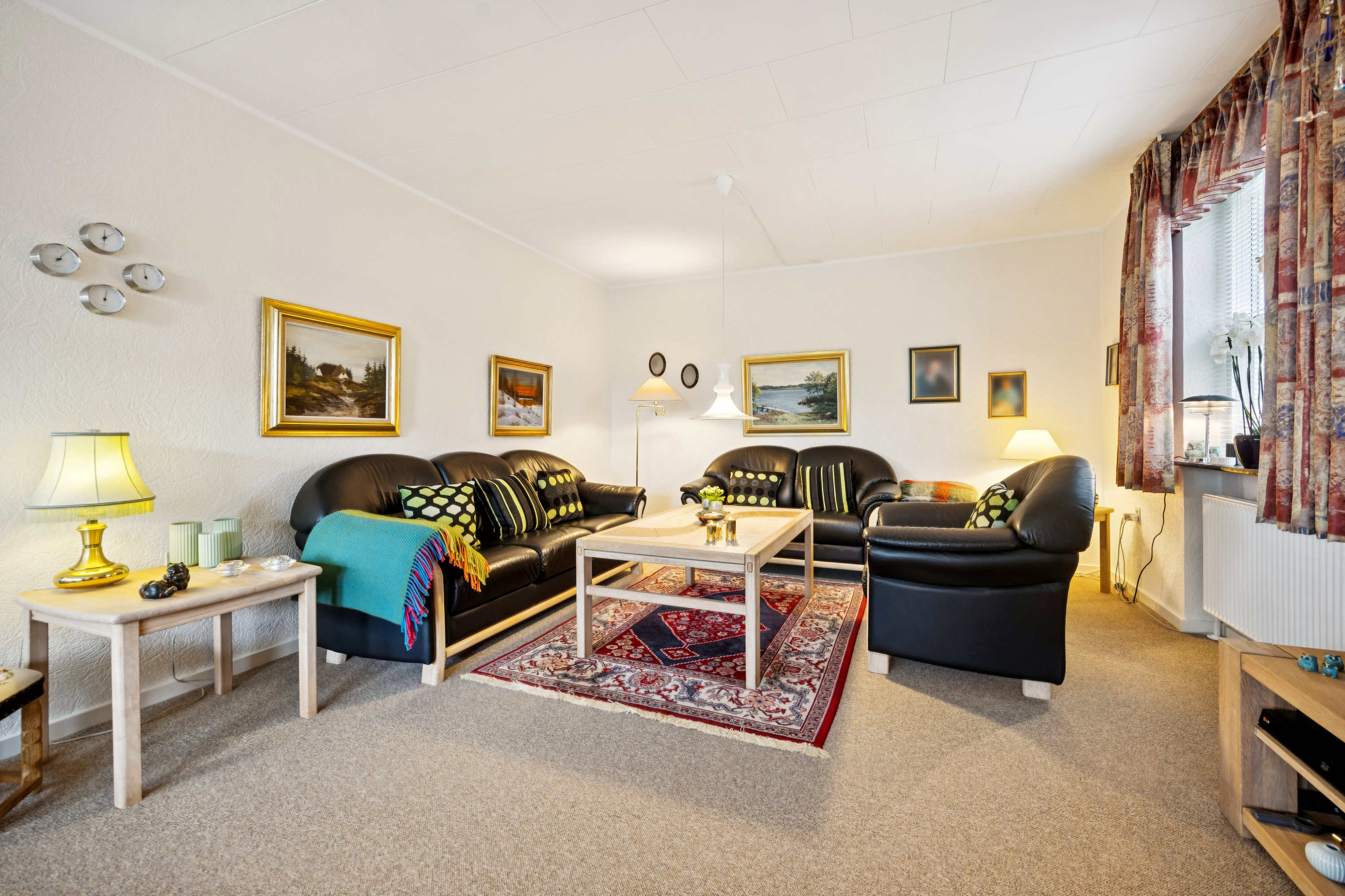 Fremhævet stue billede i fuldskærmstilstand. Billede af Toftesvinget 1, 9440 Aabybro