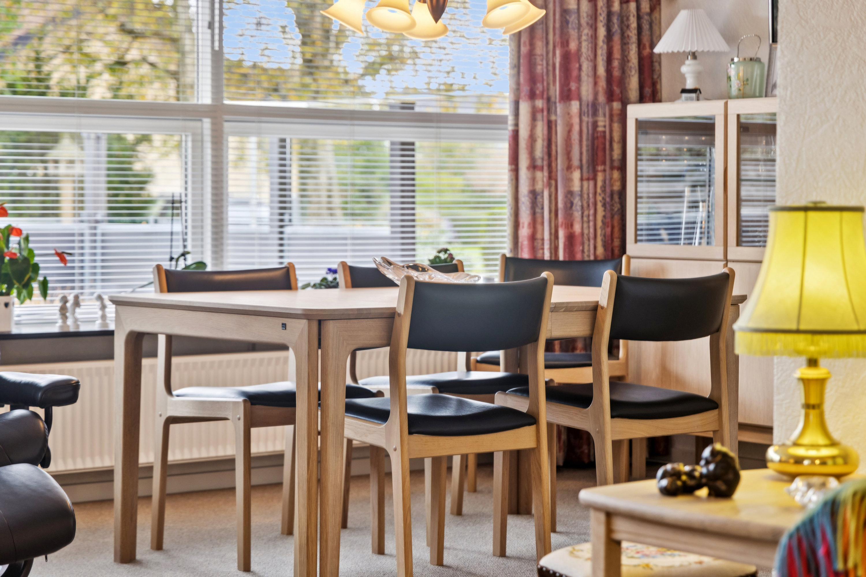 Fremhævet stue billede i fuldskærmstilstand. Billede af Toftesvinget 1, 9440 Aabybro