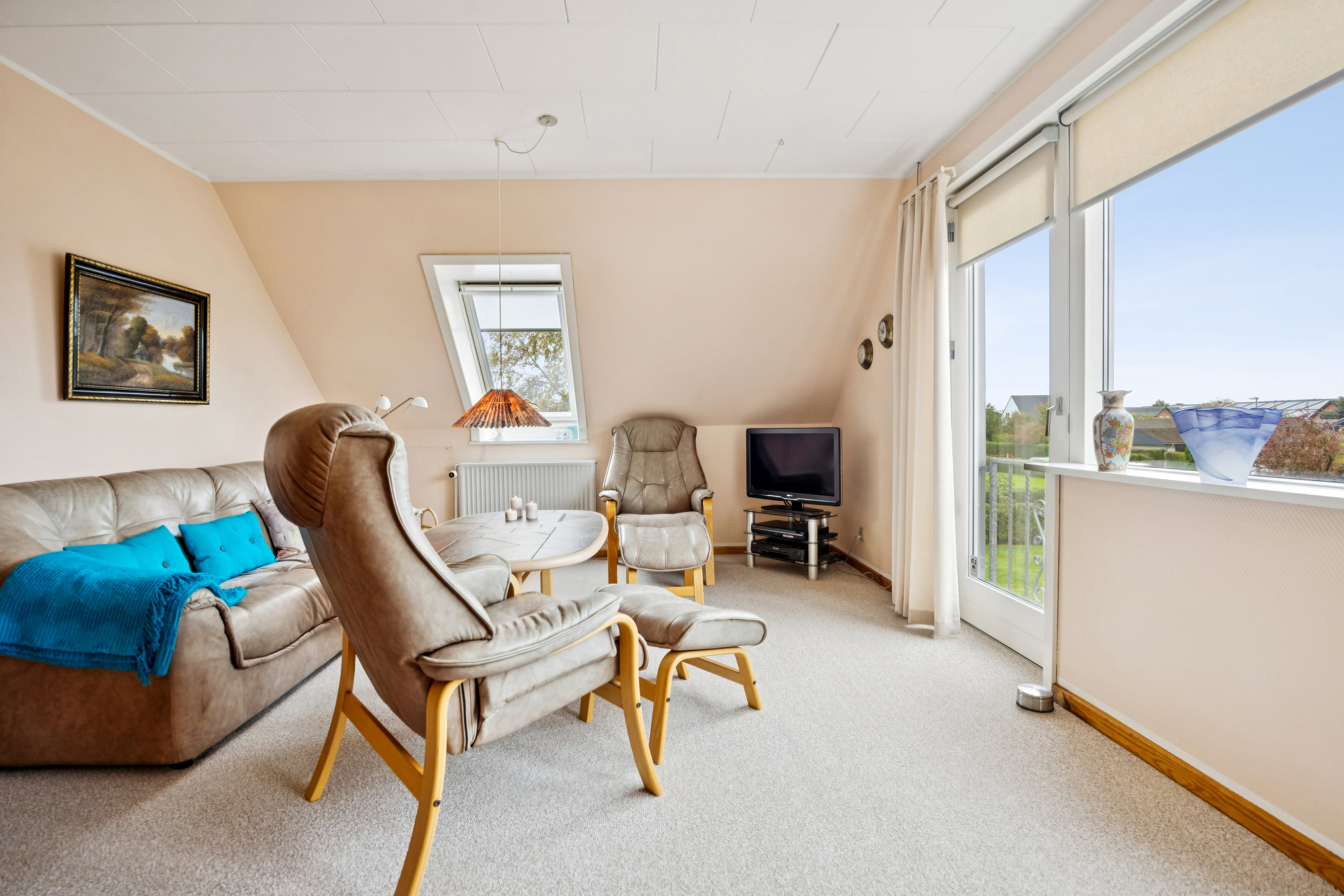 Fremhævet stue billede i fuldskærmstilstand. Billede af Toftesvinget 1, 9440 Aabybro