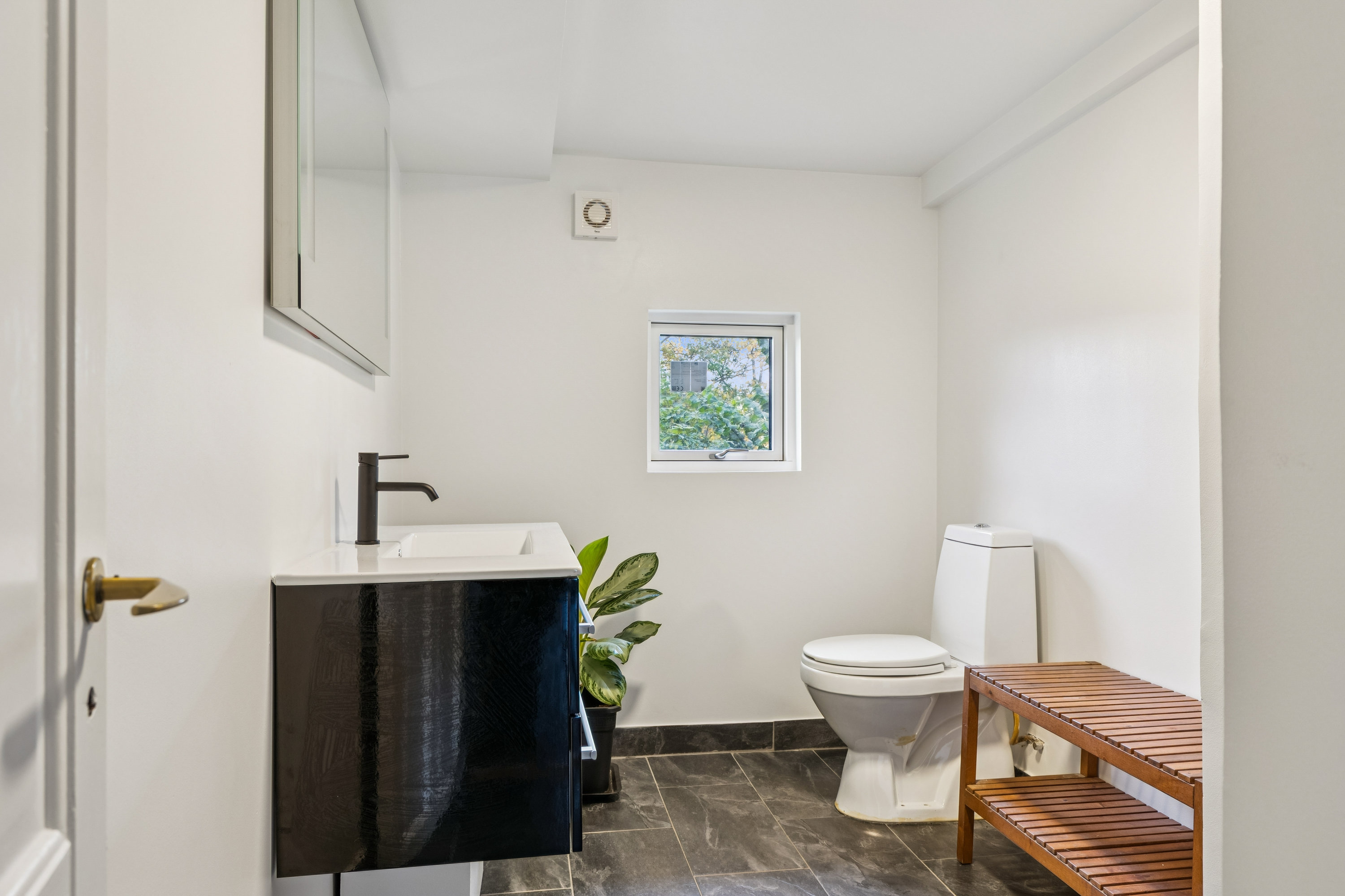 Fremhævet badeværelse billede i fuldskærmstilstand. Billede af Kirkebakken 14, Kundby, 4520 Svinninge