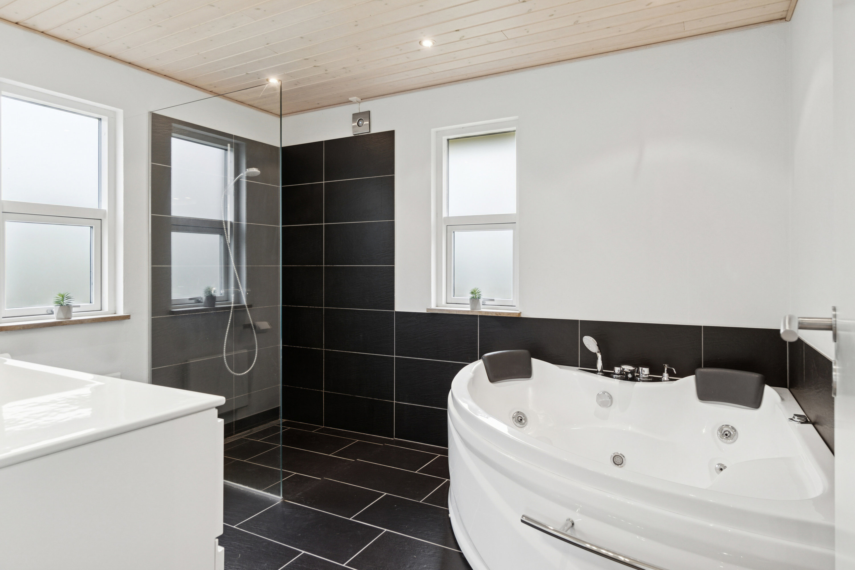 Fremhævet badeværelse billede i fuldskærmstilstand. Billede af Kollerhus 84, 8600 Silkeborg