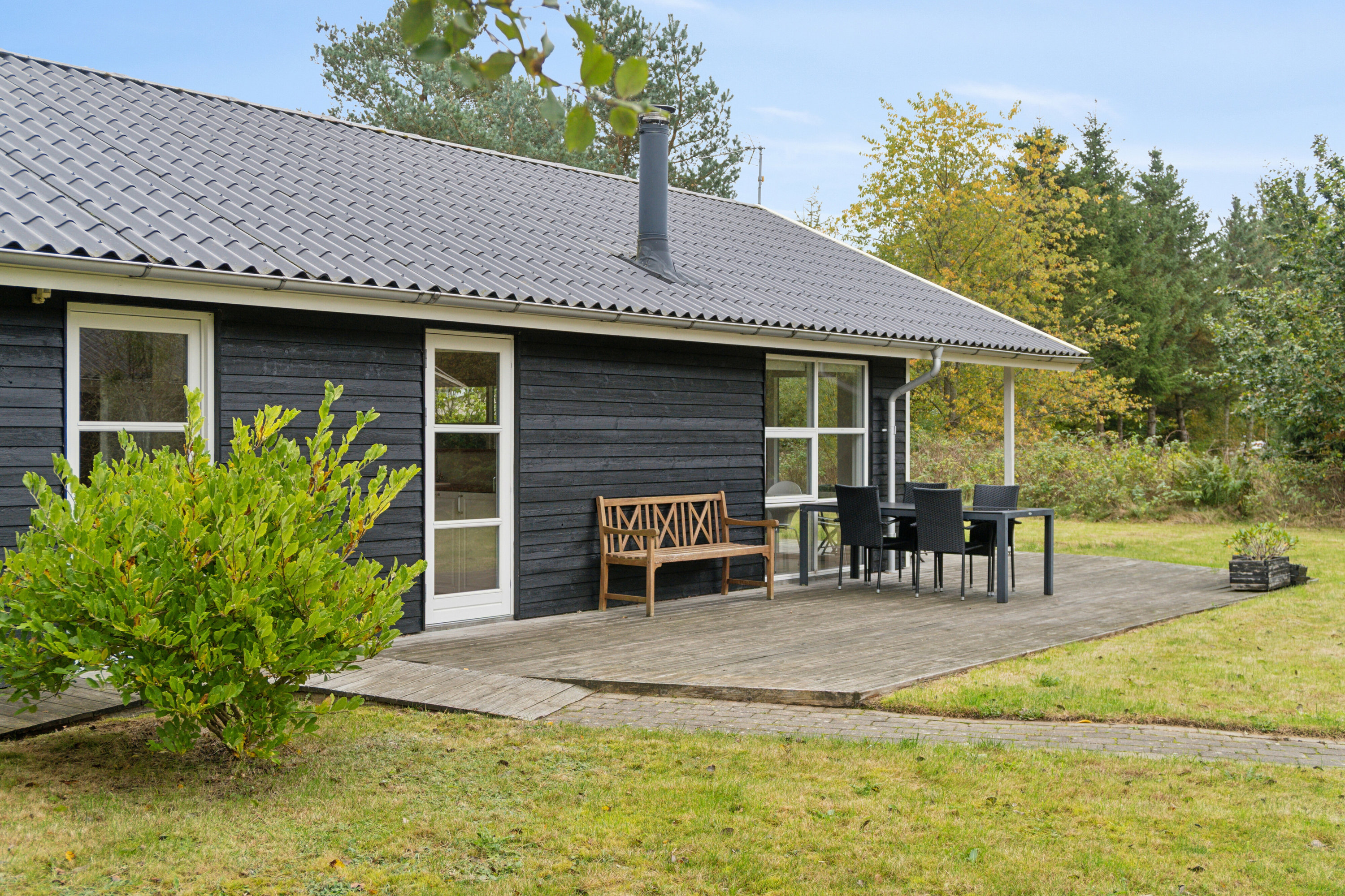 Fremhævet set fra haven billede i fuldskærmstilstand. Billede af Kollerhus 84, 8600 Silkeborg