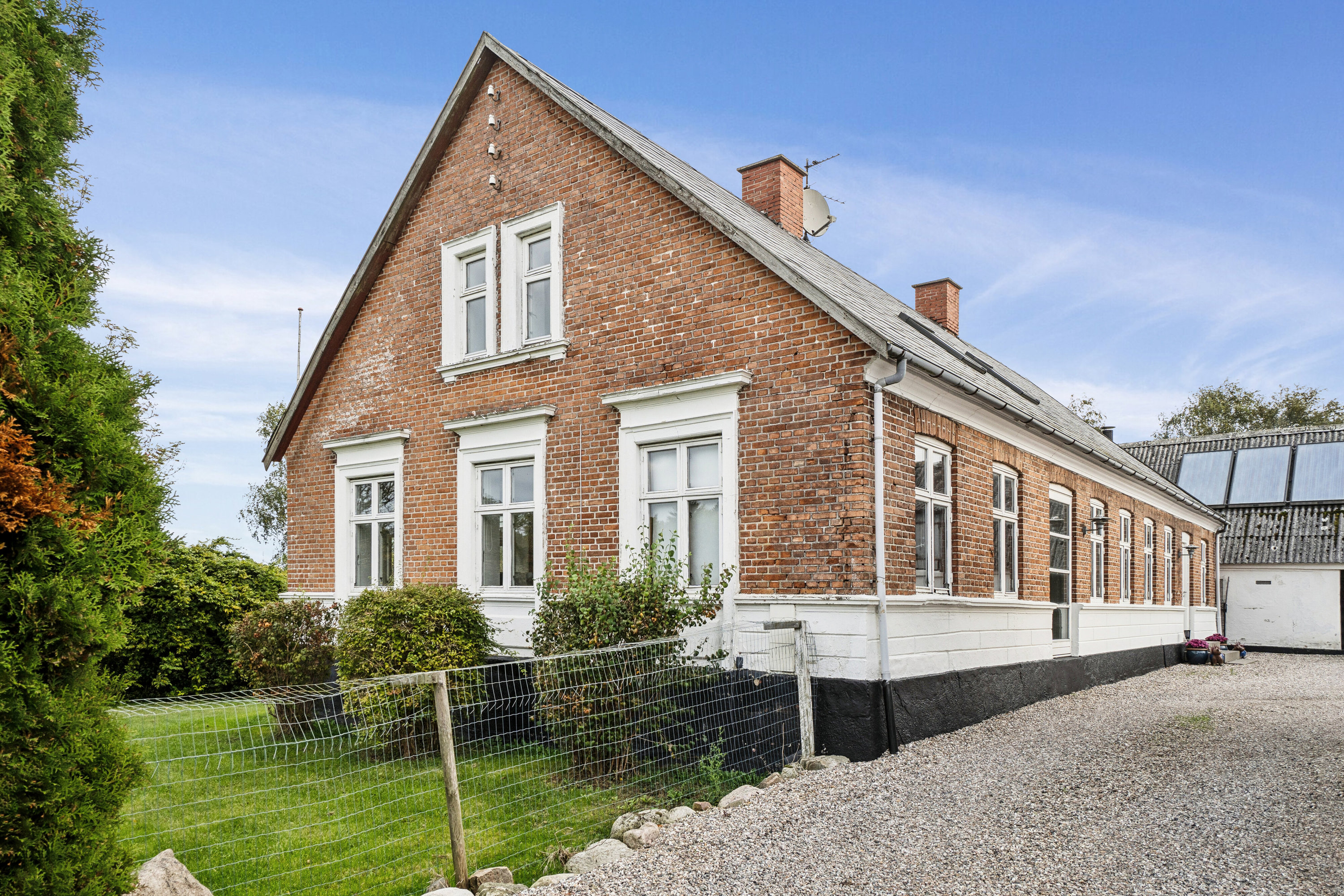 Fremhævet set fra haven billede i fuldskærmstilstand. Billede af Egebjergvej 241, Lestrup, 4500 Nykøbing Sj
