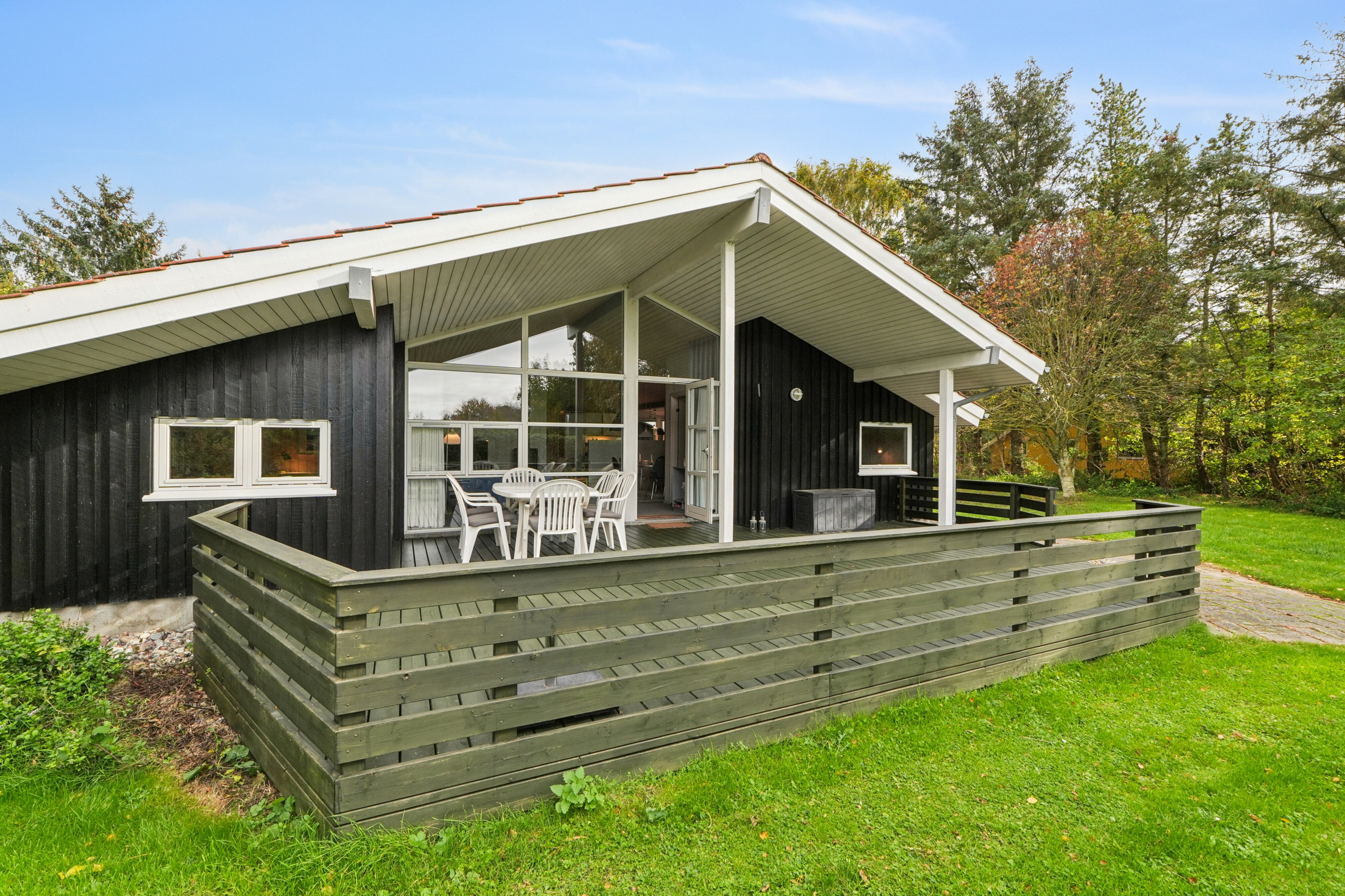 Fremhævet set fra haven billede i fuldskærmstilstand. Billede af Rønnevænget 4, Hesselbjerg, 5932 Humble