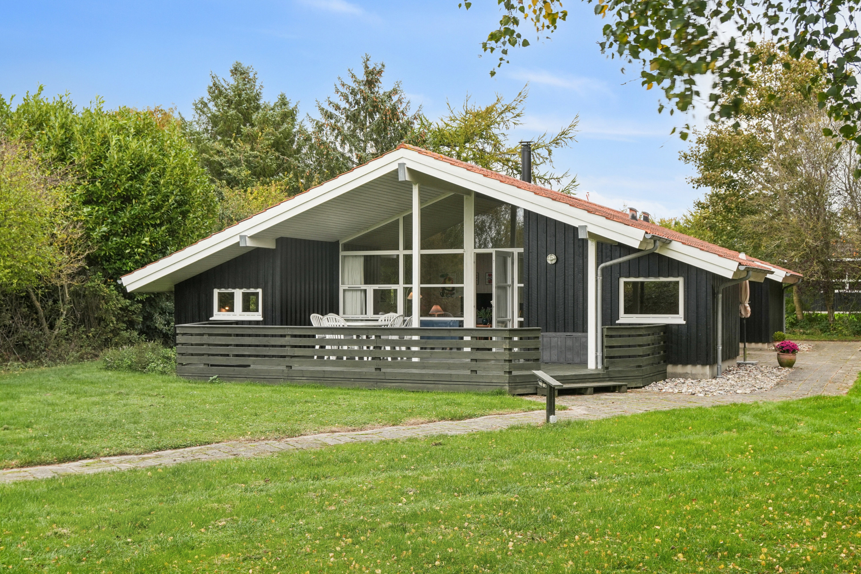 Fremhævet set fra haven billede i fuldskærmstilstand. Billede af Rønnevænget 4, Hesselbjerg, 5932 Humble