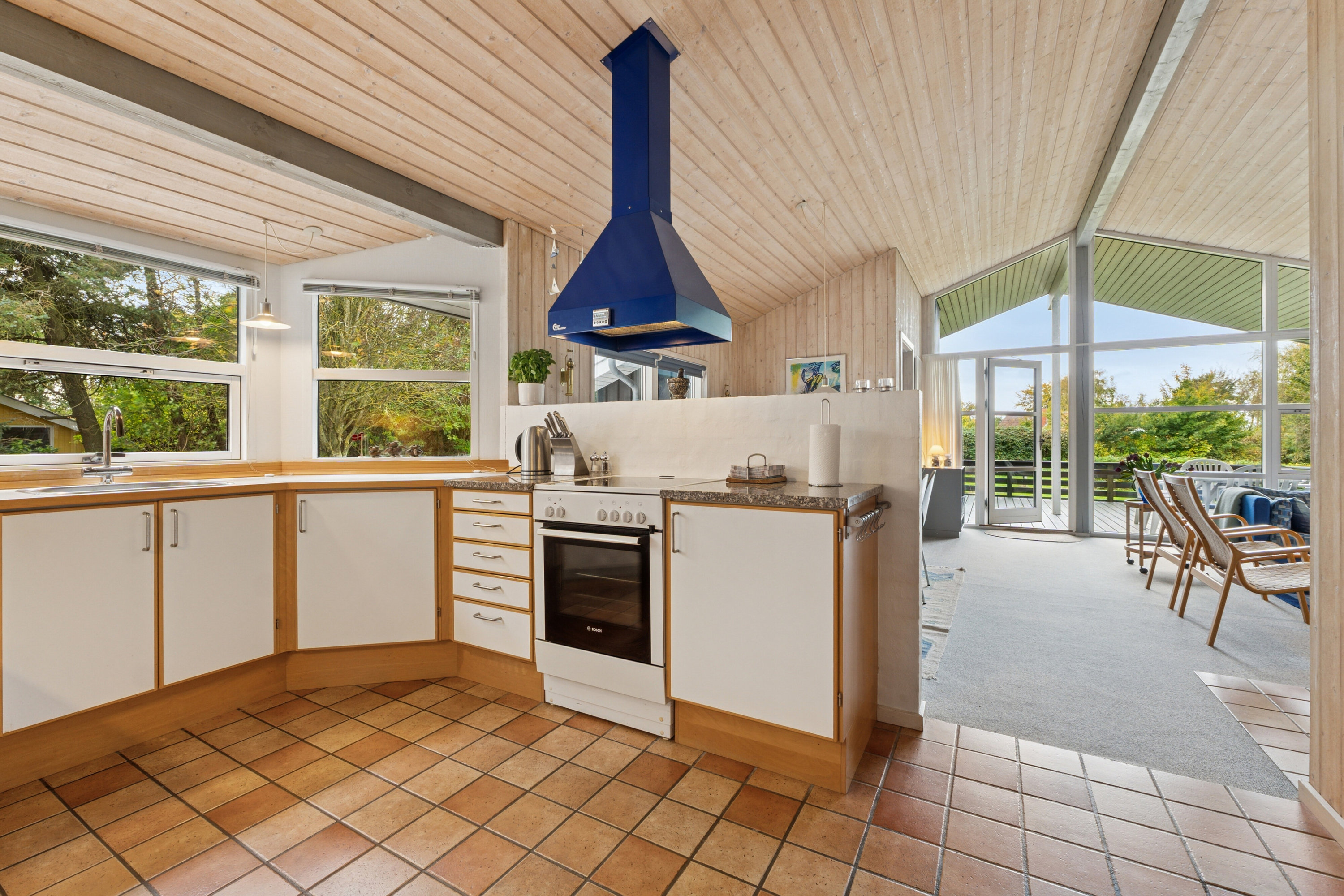 Fremhævet køkken billede i fuldskærmstilstand. Billede af Rønnevænget 4, Hesselbjerg, 5932 Humble