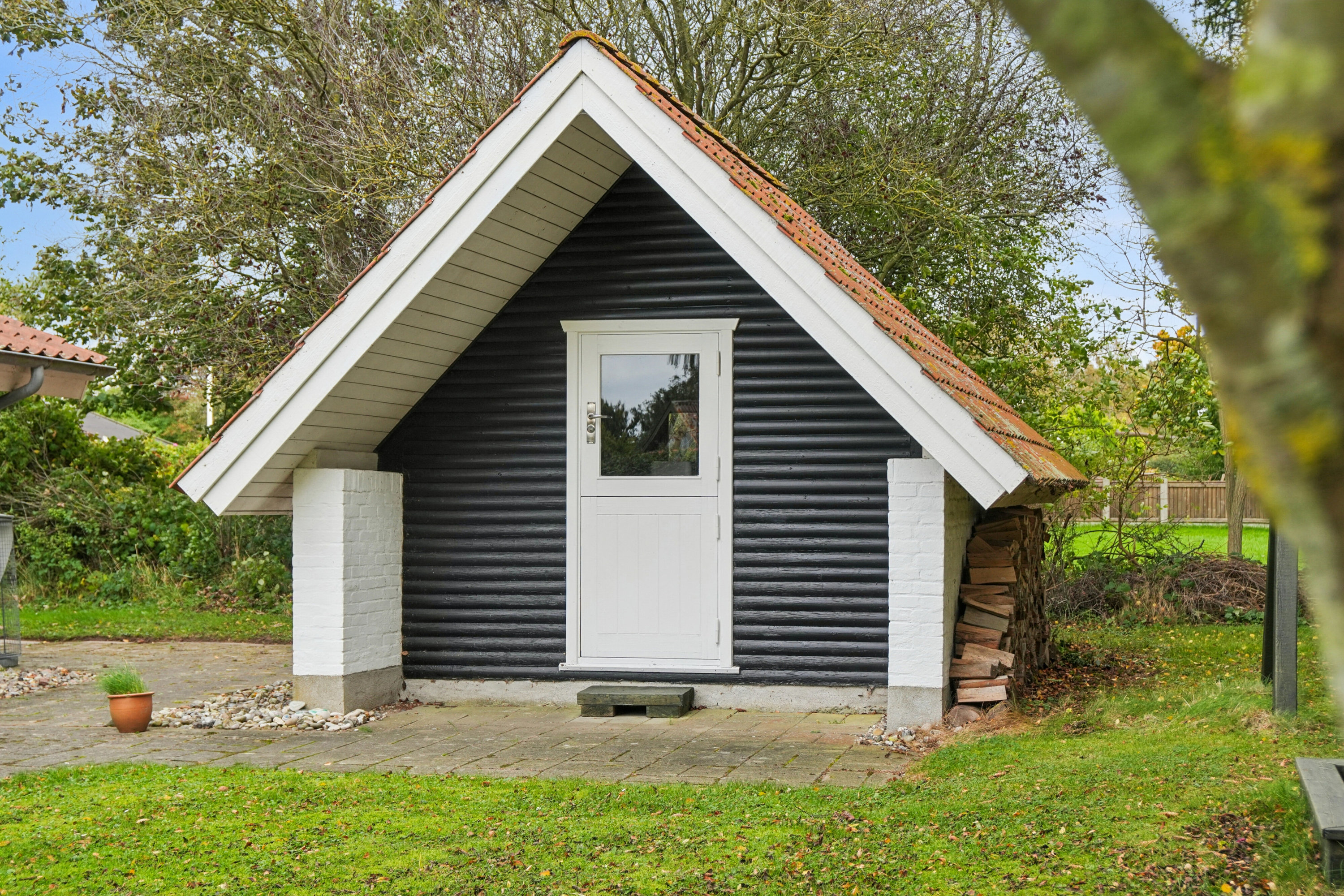 Fremhævet set fra haven billede i fuldskærmstilstand. Billede af Rønnevænget 4, Hesselbjerg, 5932 Humble