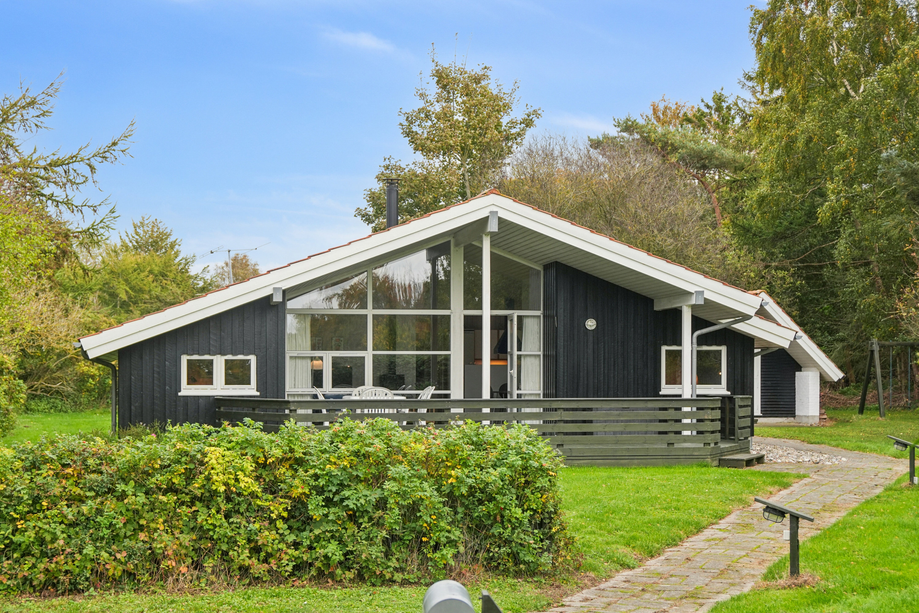 Fremhævet set fra haven billede i fuldskærmstilstand. Billede af Rønnevænget 4, Hesselbjerg, 5932 Humble