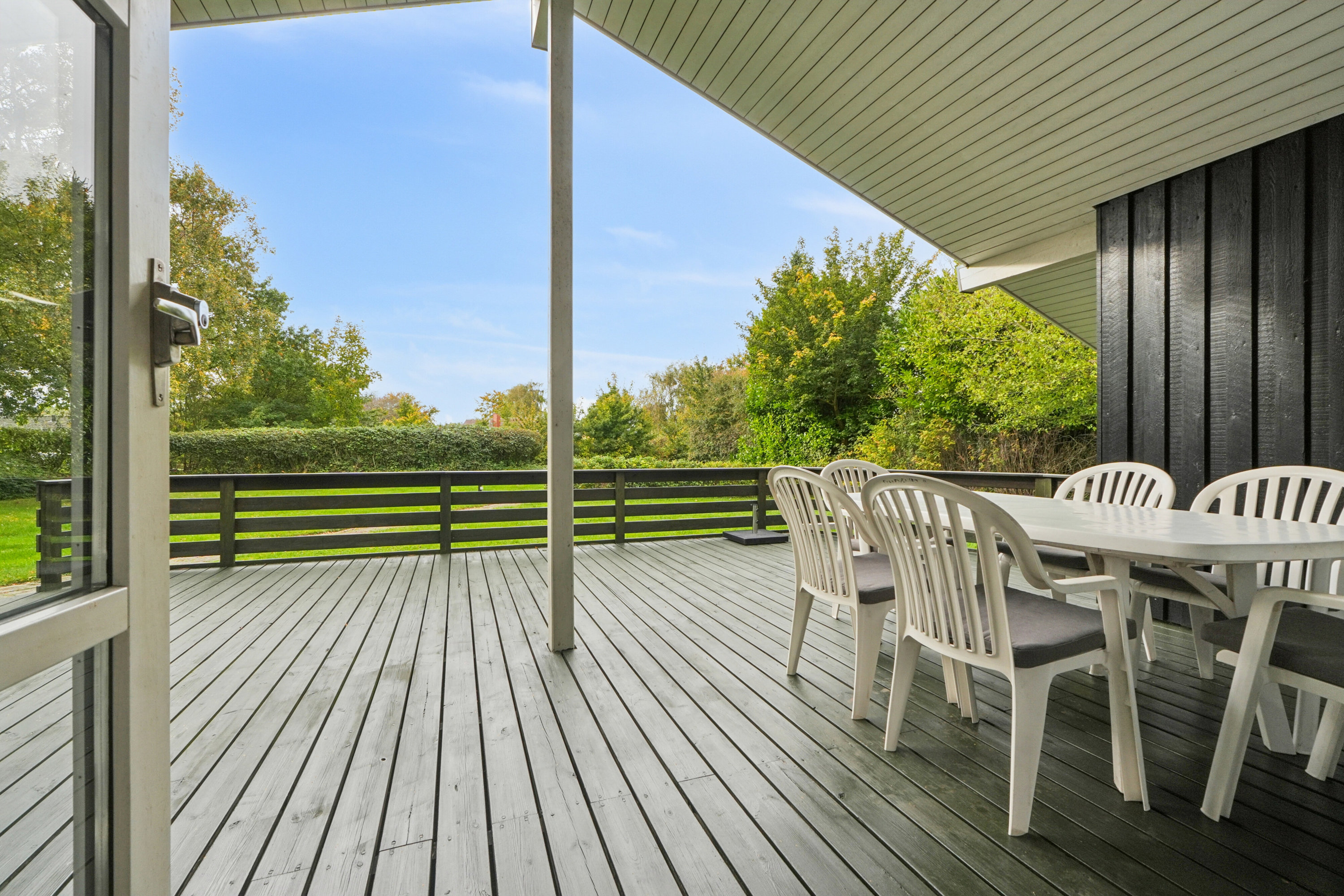 Fremhævet overdækket terrasse billede i fuldskærmstilstand. Billede af Rønnevænget 4, Hesselbjerg, 5932 Humble