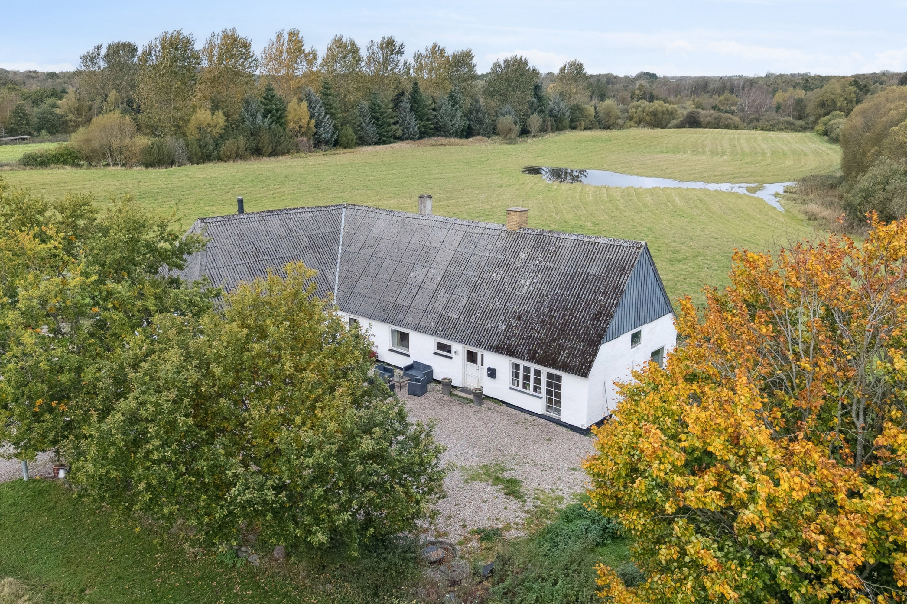Fremhævet set fra haven billede i fuldskærmstilstand. Billede af Løgeskov 64A, 5771 Stenstrup