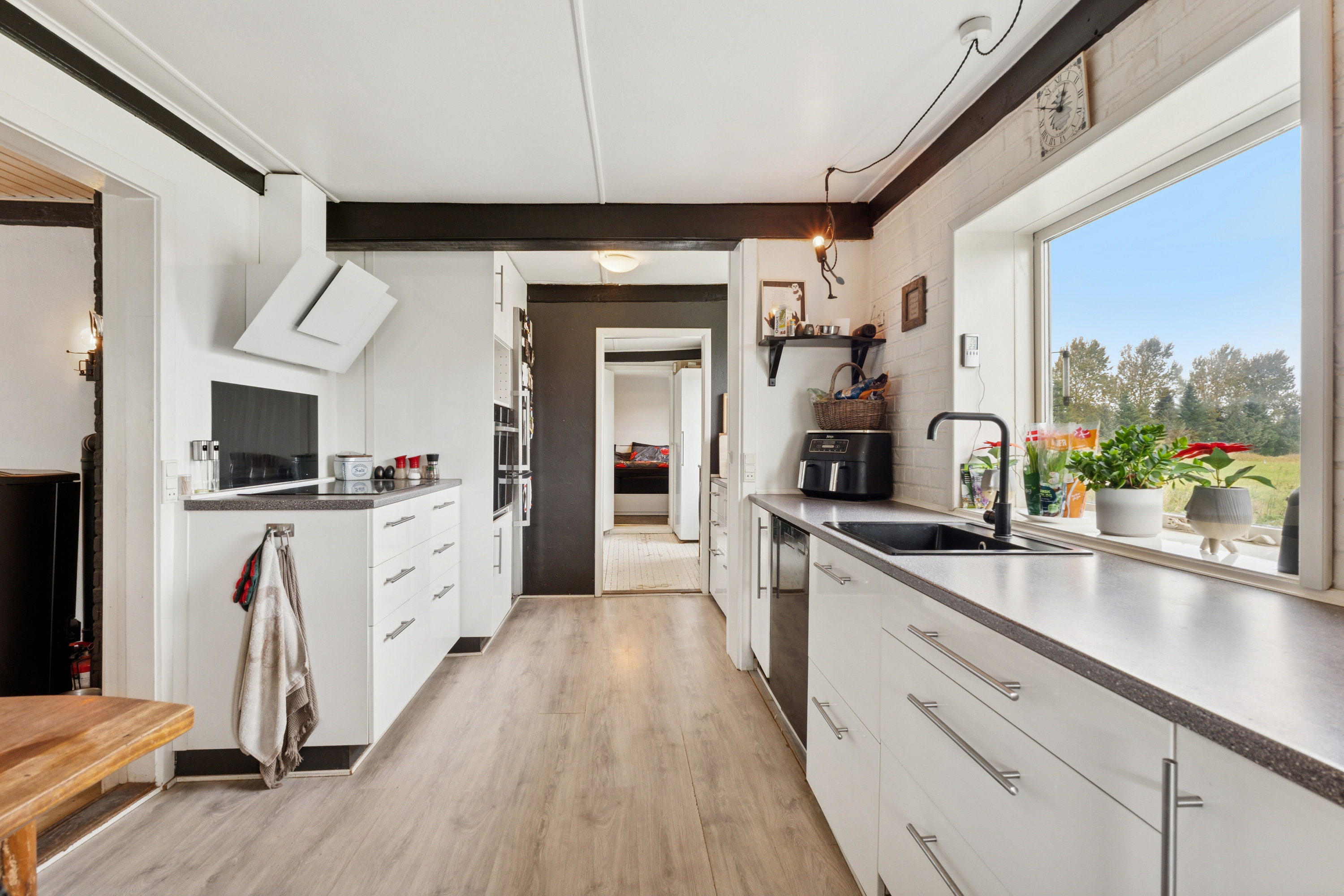 Fremhævet køkken billede i fuldskærmstilstand. Billede af Løgeskov 64A, 5771 Stenstrup