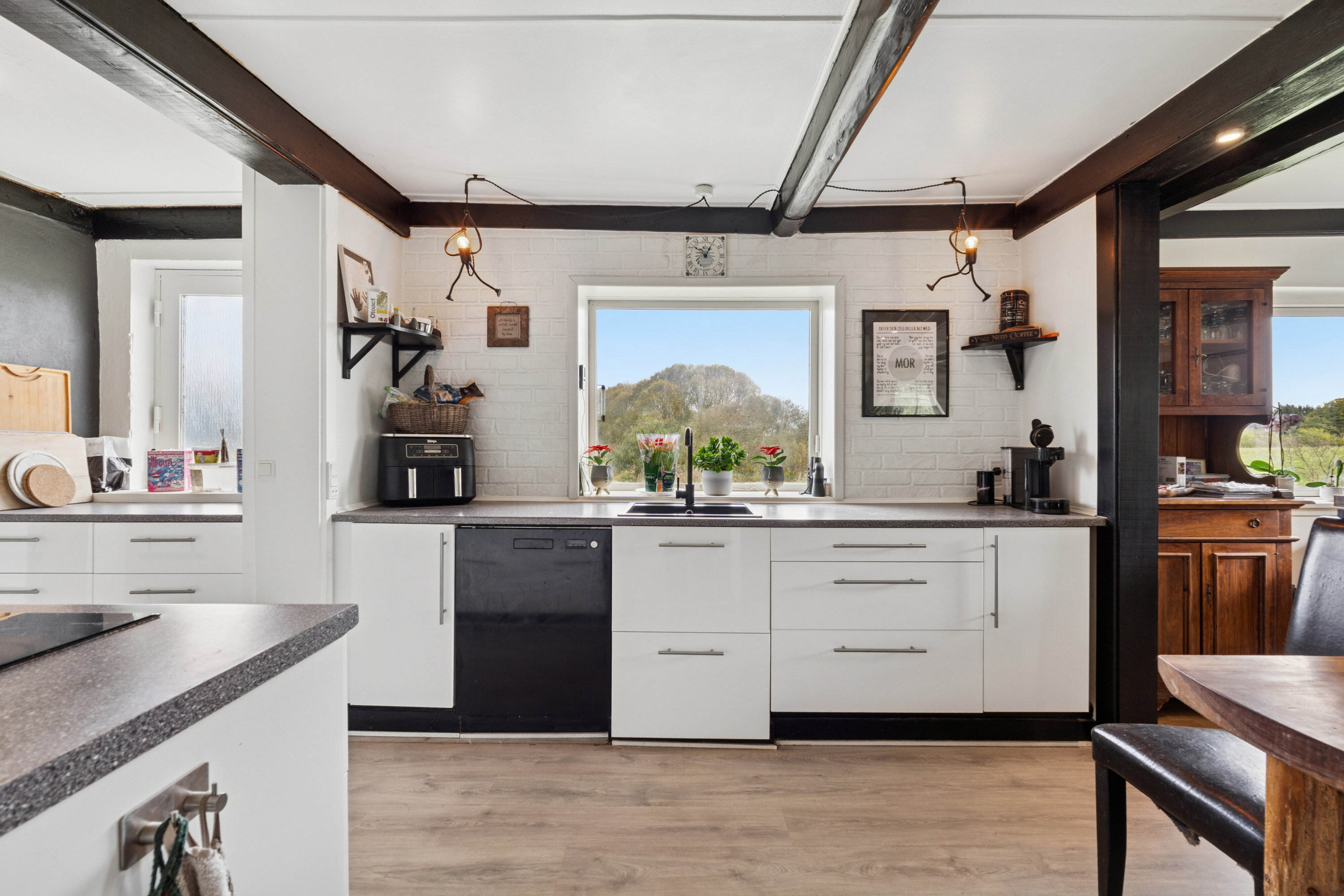 Fremhævet køkken billede i fuldskærmstilstand. Billede af Løgeskov 64A, 5771 Stenstrup