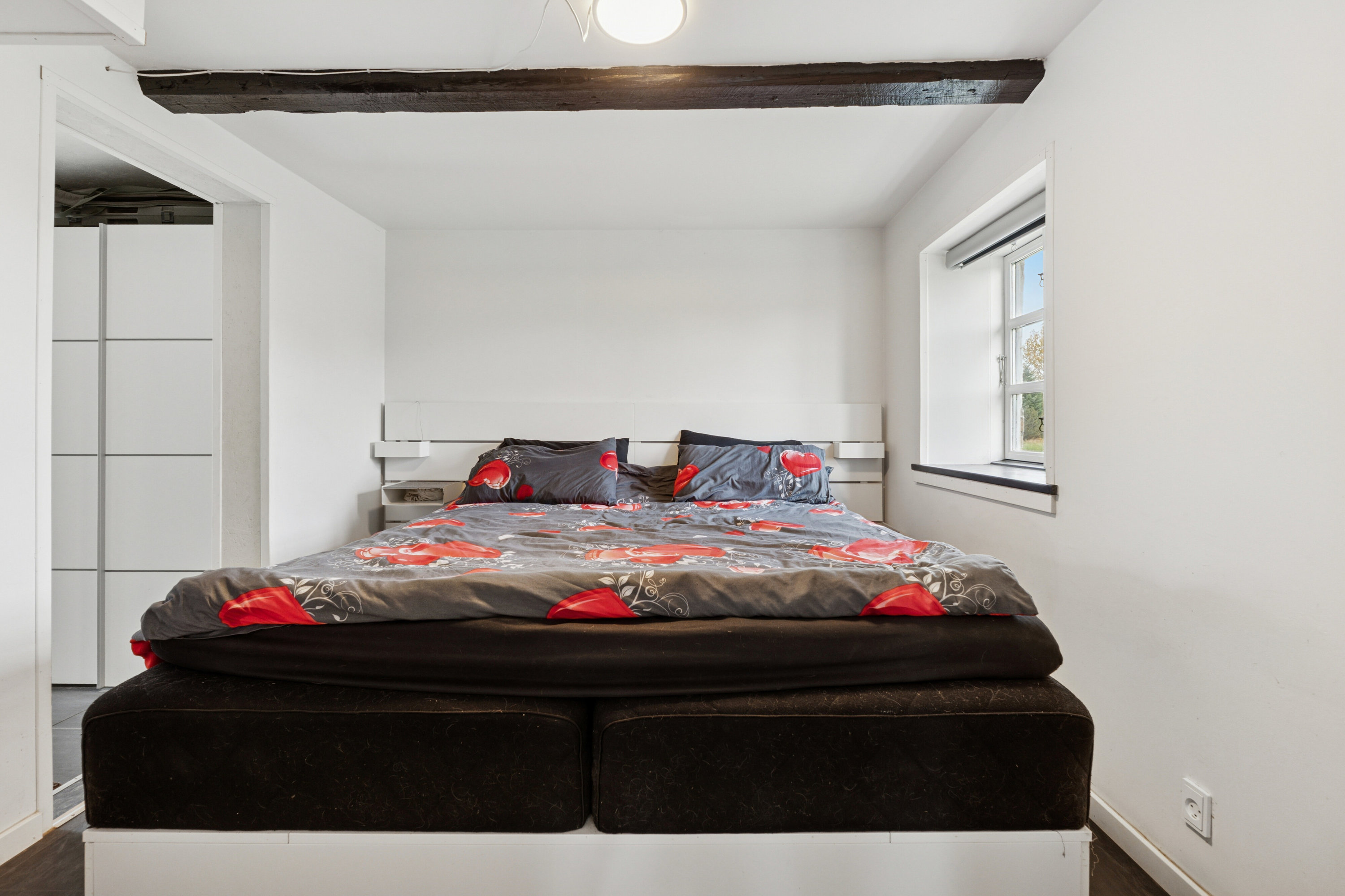 Fremhævet soveværelse billede i fuldskærmstilstand. Billede af Løgeskov 64A, 5771 Stenstrup