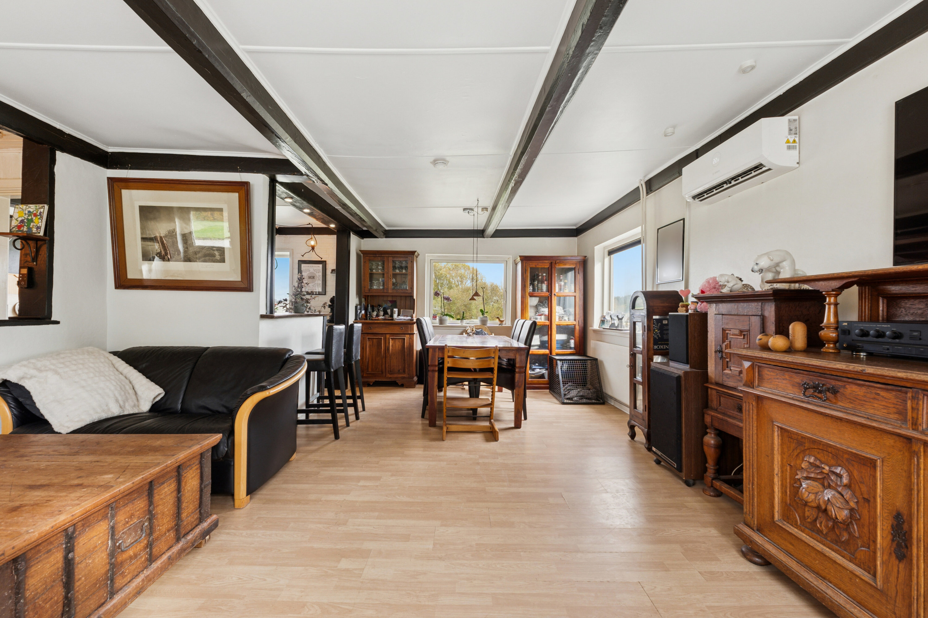 Fremhævet stue billede i fuldskærmstilstand. Billede af Løgeskov 64A, 5771 Stenstrup