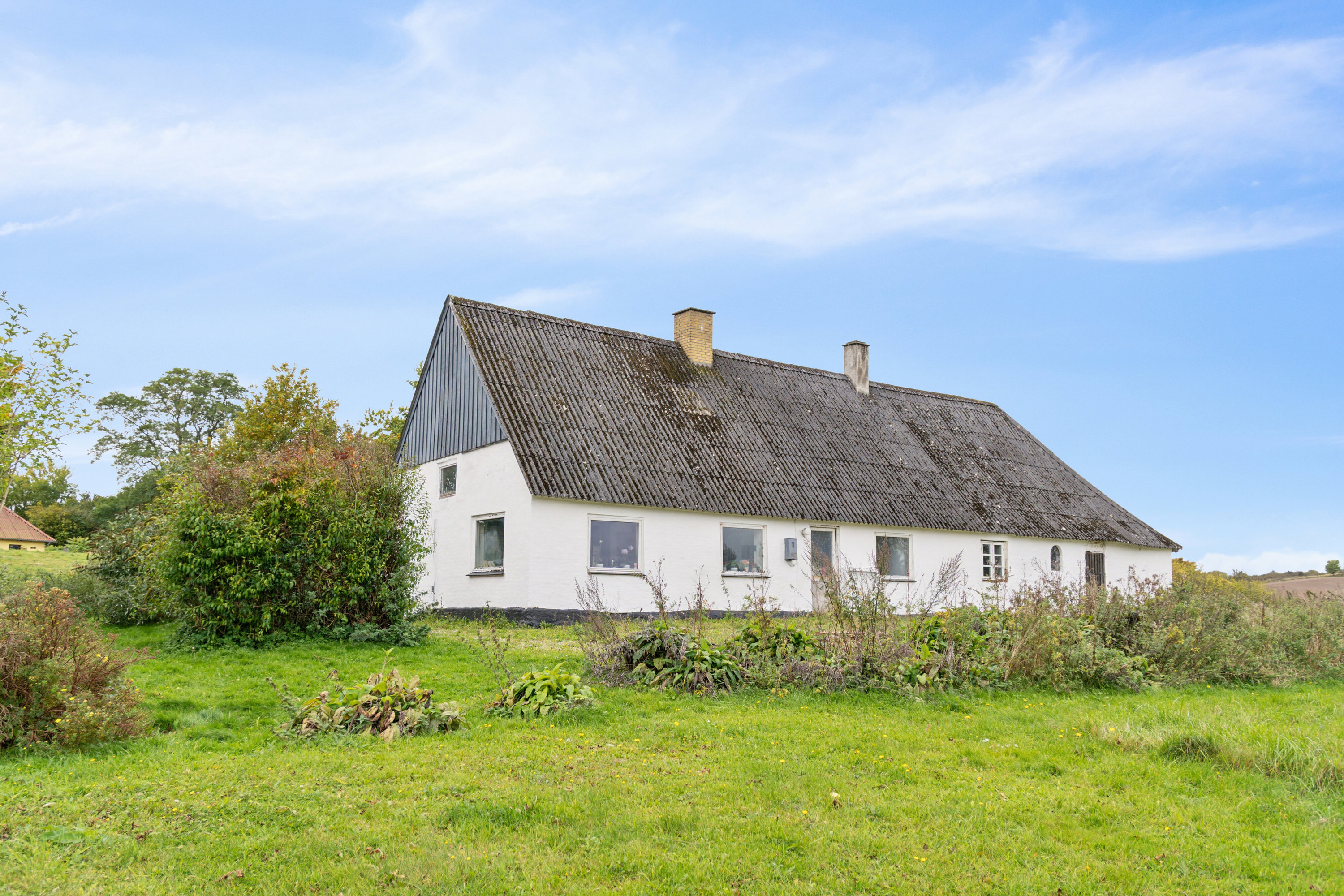 Fremhævet set fra haven billede i fuldskærmstilstand. Billede af Løgeskov 64A, 5771 Stenstrup