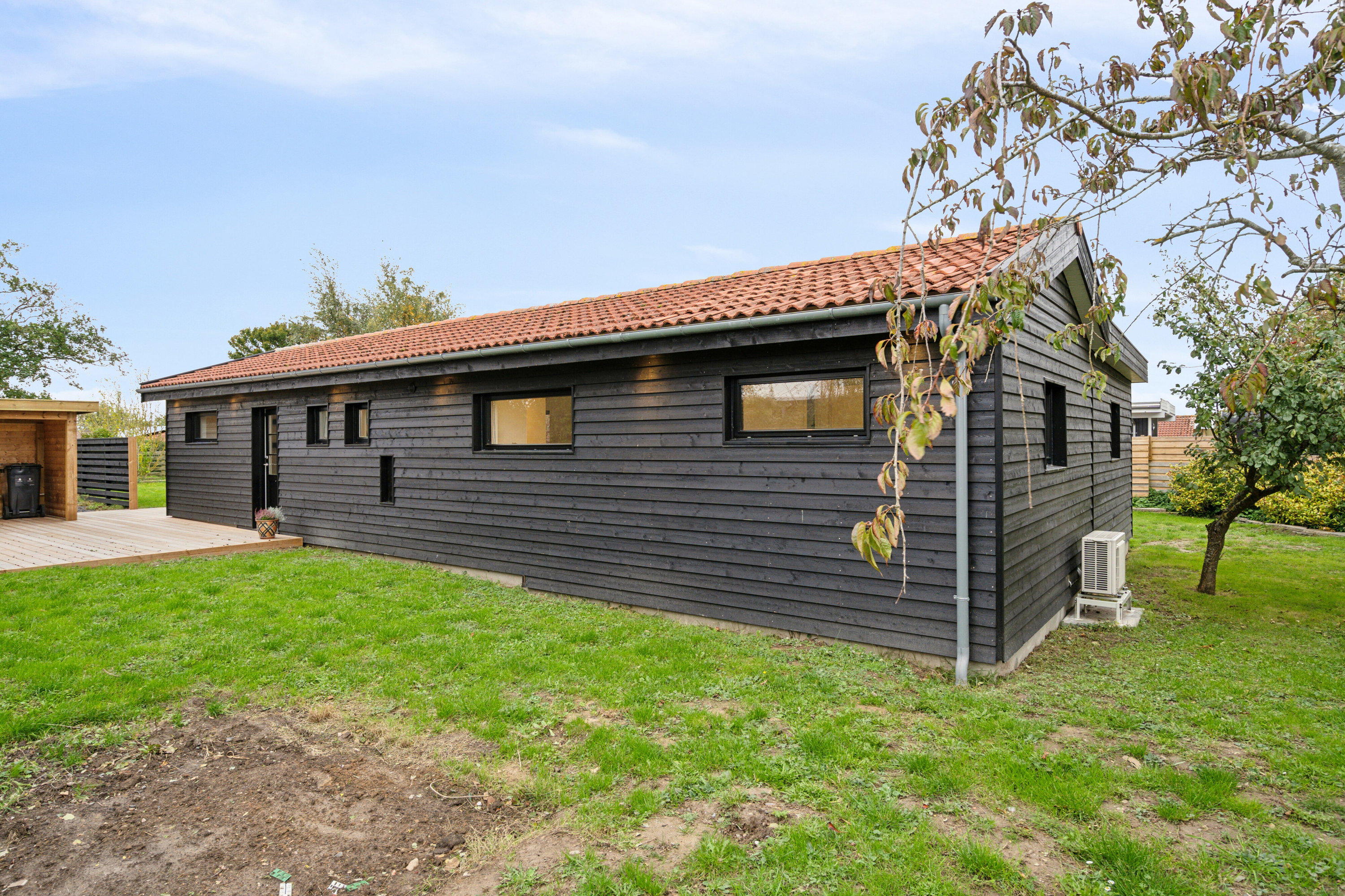 Fremhævet set fra haven billede i fuldskærmstilstand. Billede af Cypresvænget 231, Enø, 4736 Karrebæksminde