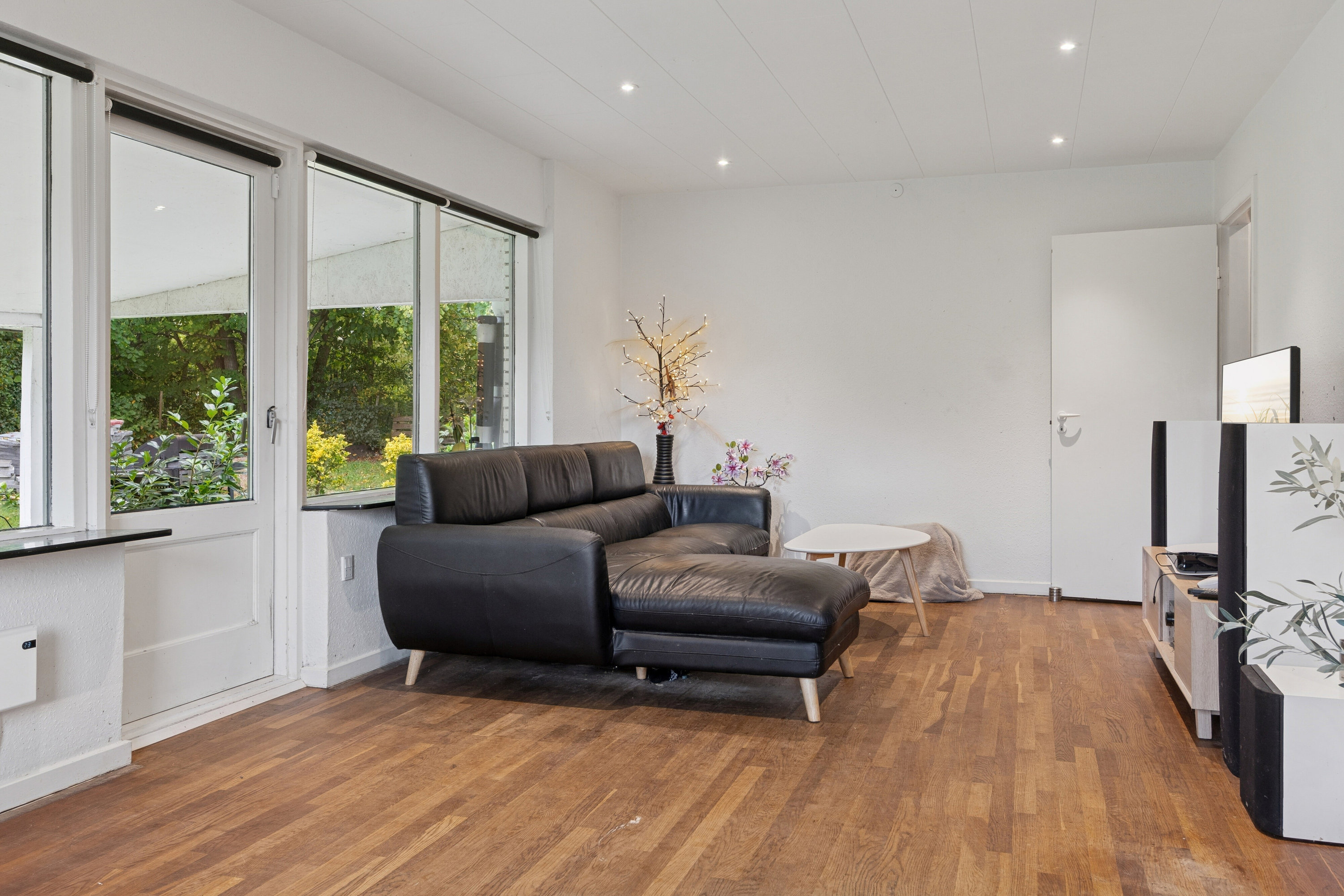 Fremhævet stue billede i fuldskærmstilstand. Billede af Jørgen Vinds Vej 14, Hyllinge, 4700 Næstved