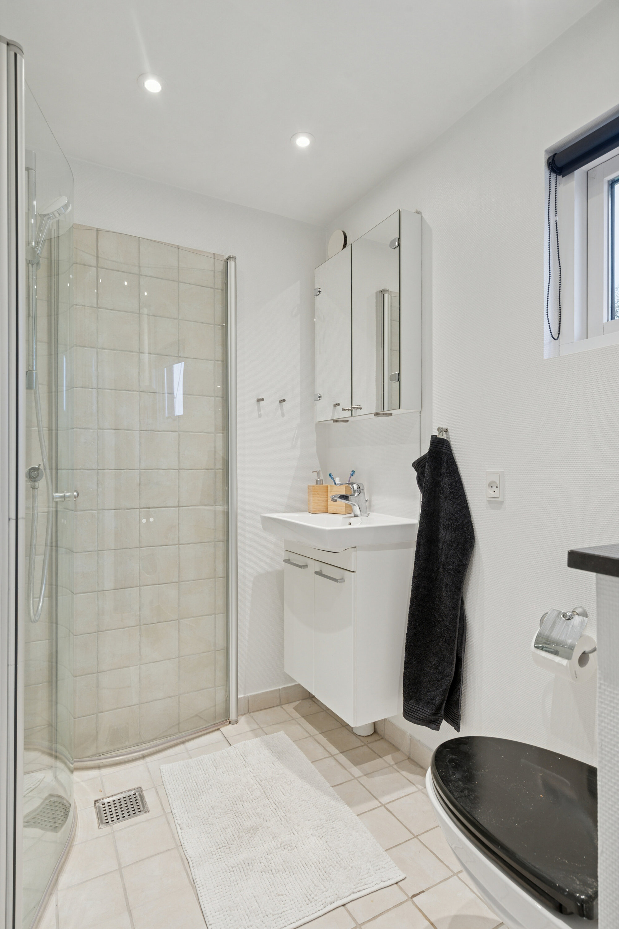 Fremhævet badeværelse billede i fuldskærmstilstand. Billede af Cypresvænget 231, Enø, 4736 Karrebæksminde