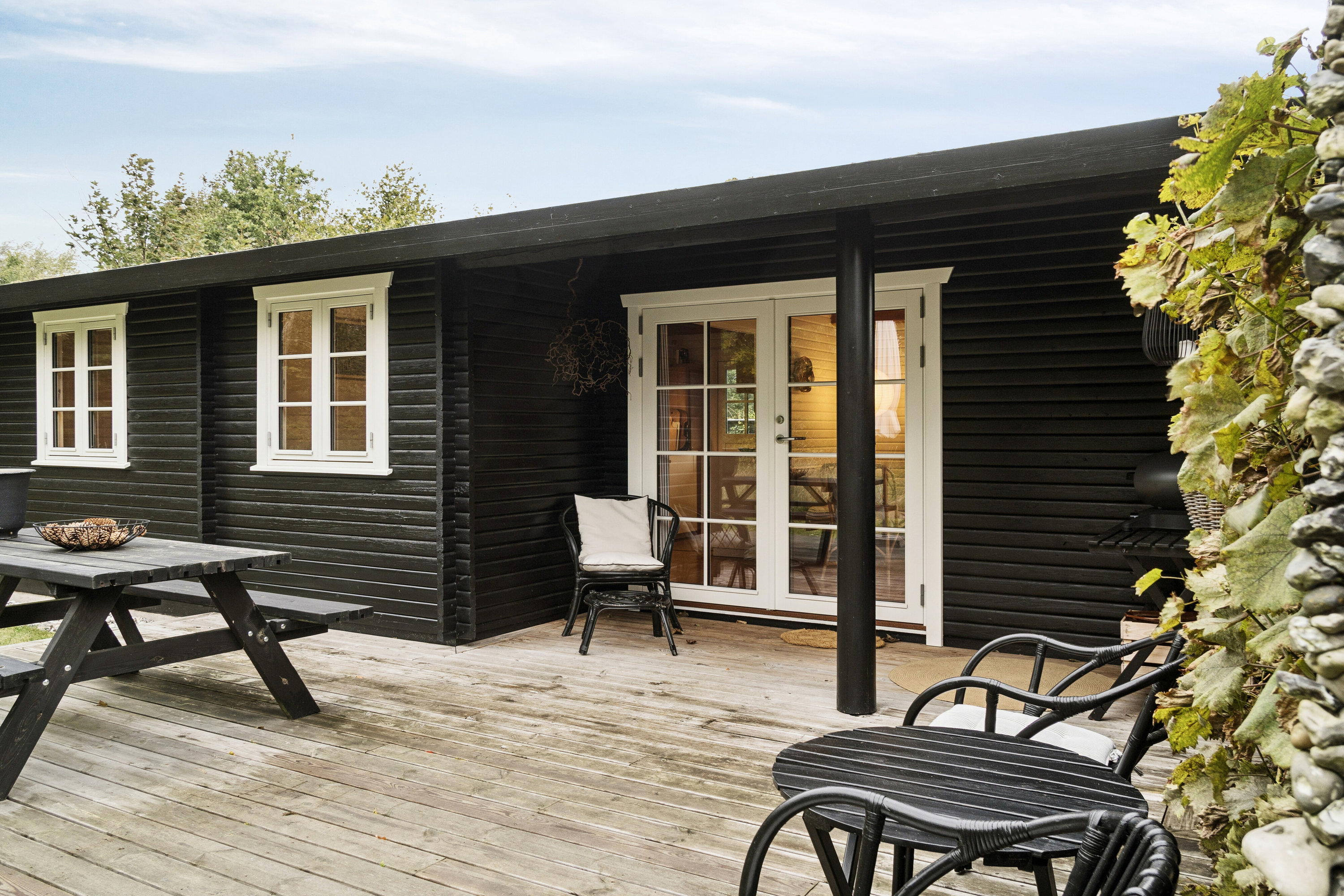 Fremhævet set fra haven billede i fuldskærmstilstand. Billede af Stenbukvej 4, Indelukket, 4550 Asnæs