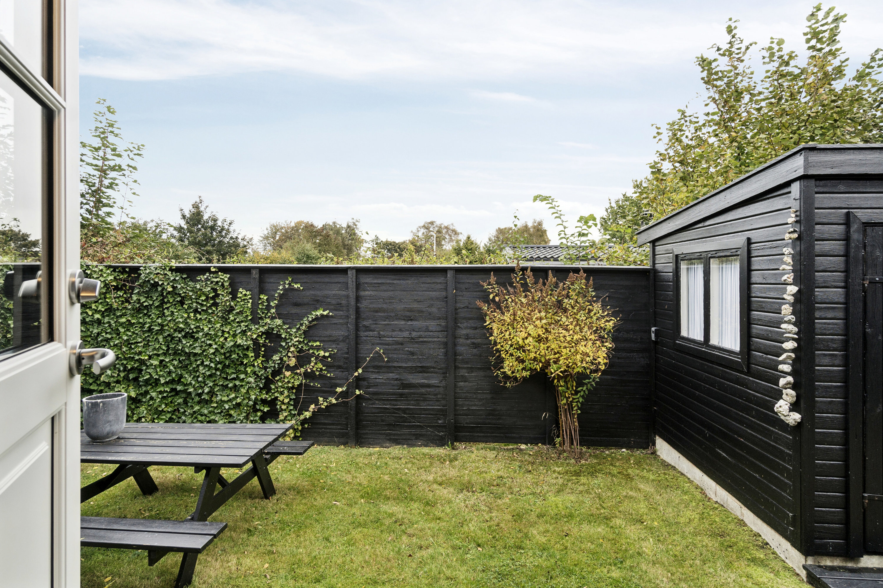 Fremhævet set fra haven billede i fuldskærmstilstand. Billede af Stenbukvej 4, Indelukket, 4550 Asnæs