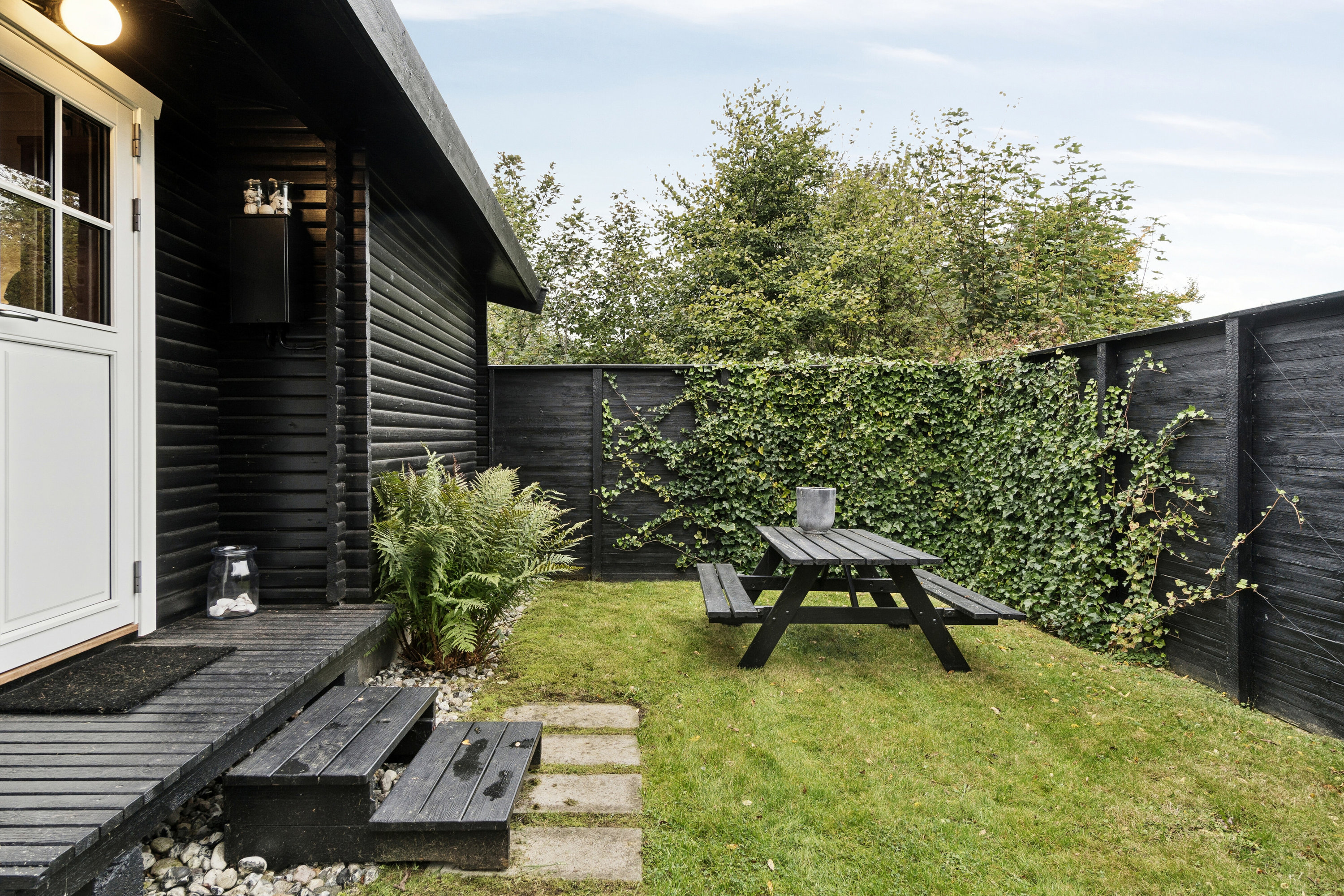 Fremhævet set fra haven billede i fuldskærmstilstand. Billede af Stenbukvej 4, Indelukket, 4550 Asnæs