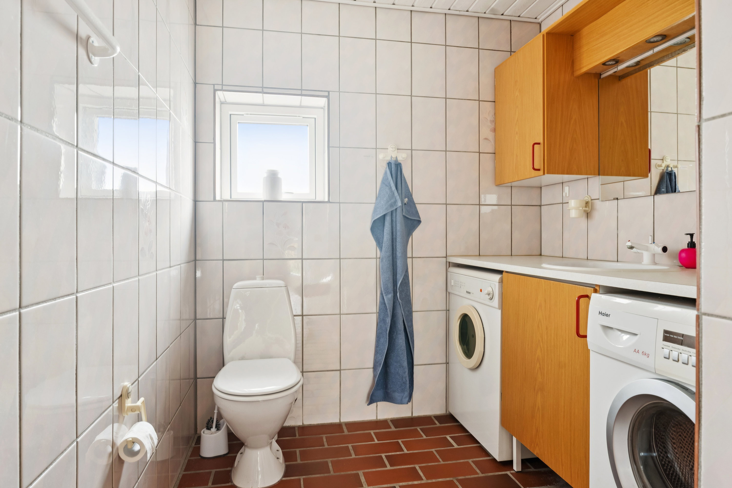 Fremhævet badeværelse billede i fuldskærmstilstand. Billede af Østervænget 32, 8840 Rødkærsbro