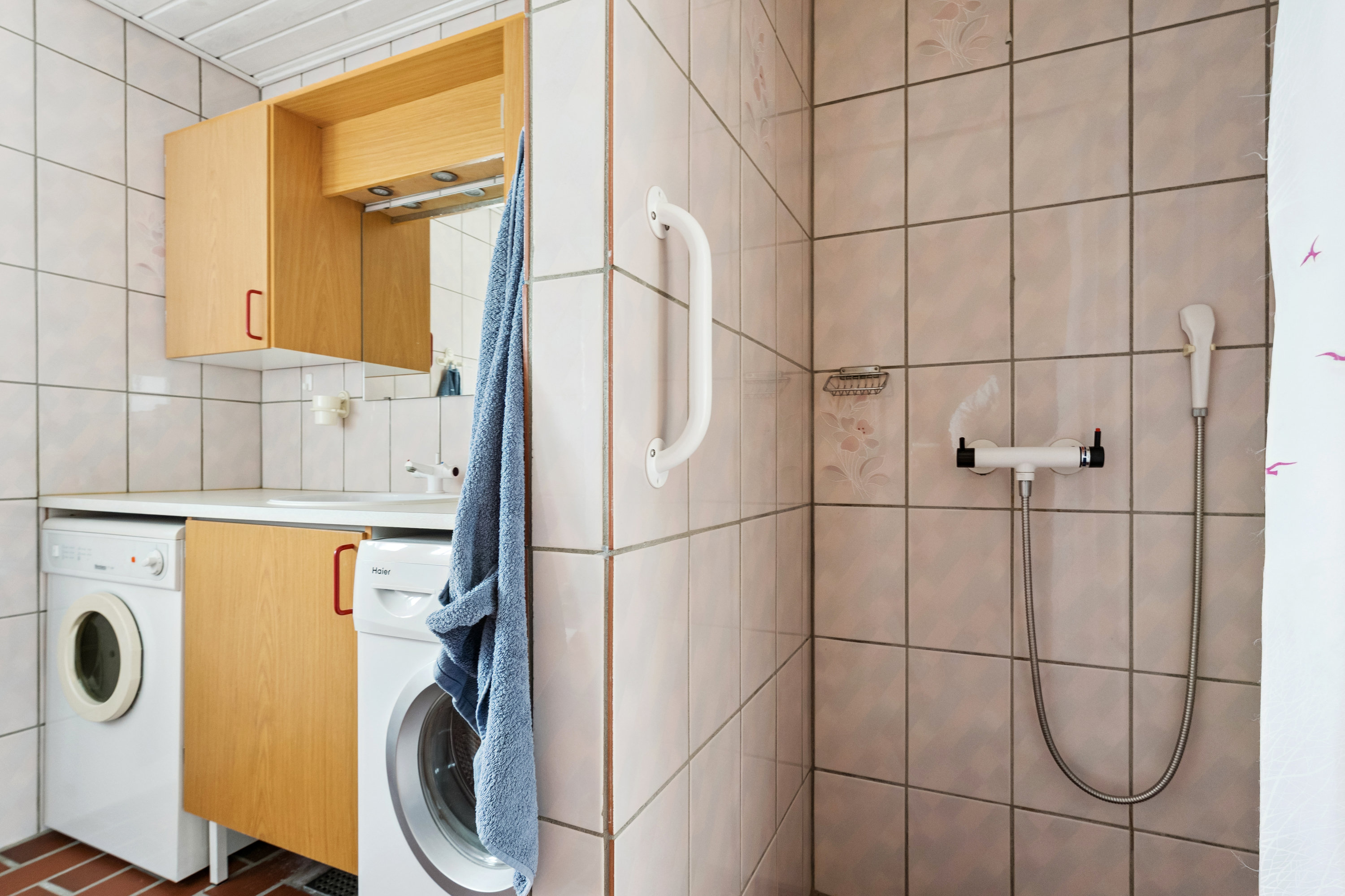 Fremhævet badeværelse billede i fuldskærmstilstand. Billede af Østervænget 32, 8840 Rødkærsbro