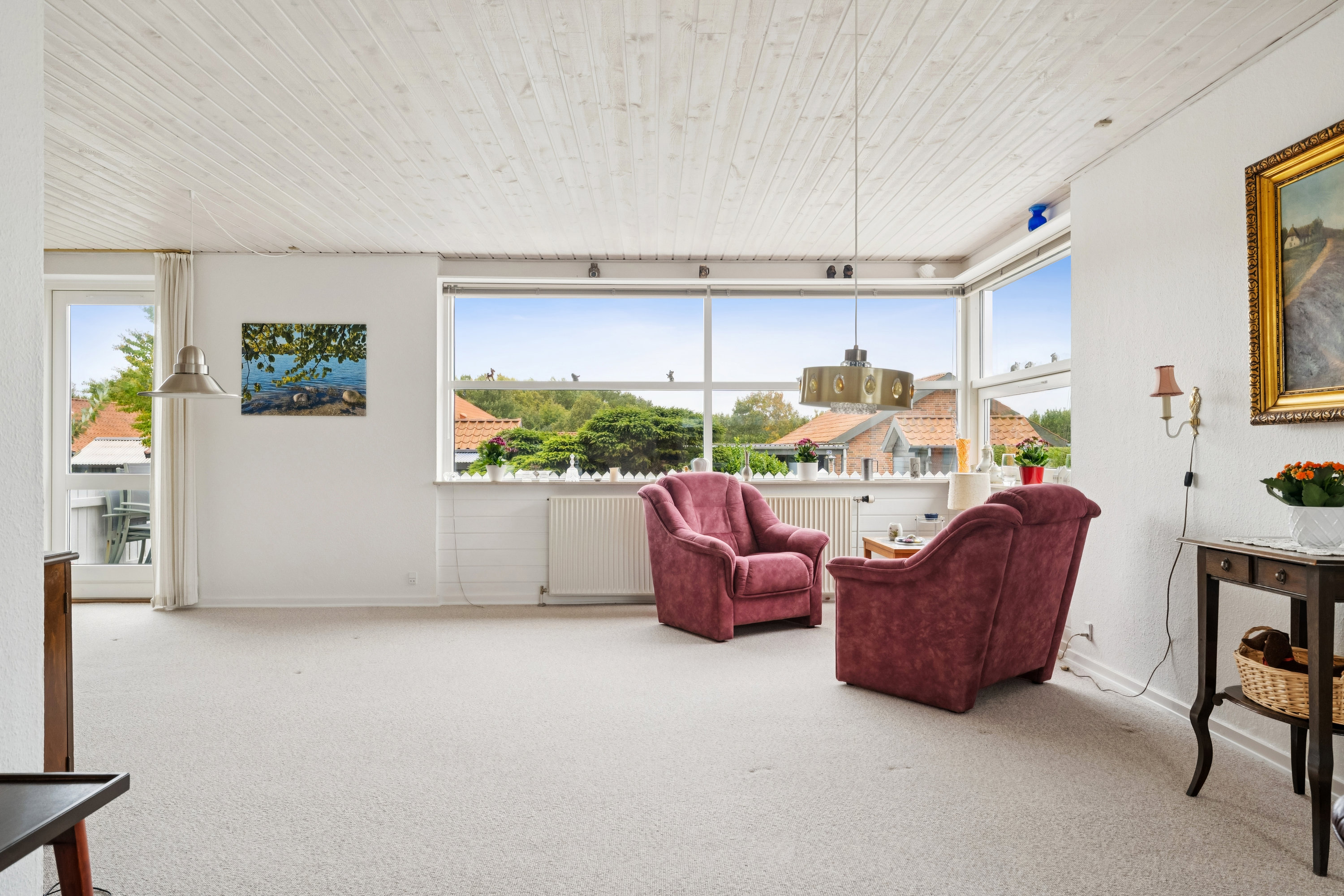 Fremhævet stue billede i fuldskærmstilstand. Billede af Østervænget 32, 8840 Rødkærsbro