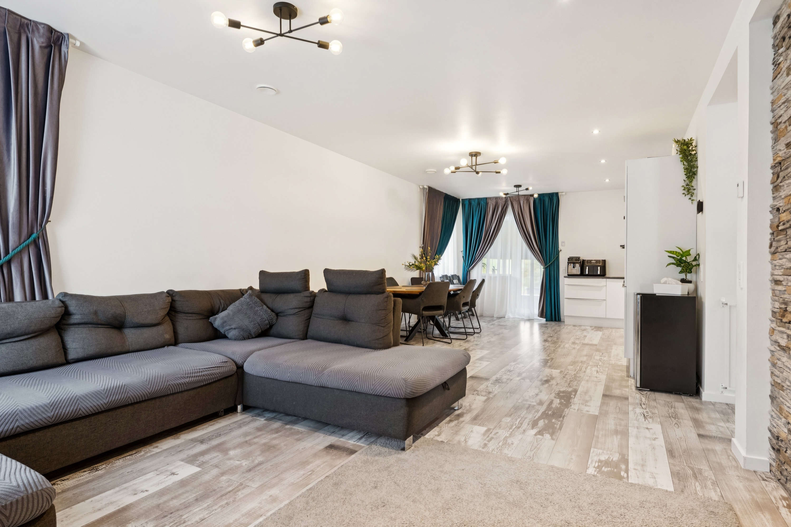 Fremhævet stue billede i fuldskærmstilstand. Billede af Hobrovej 359, Råsted, 8920 Randers NV