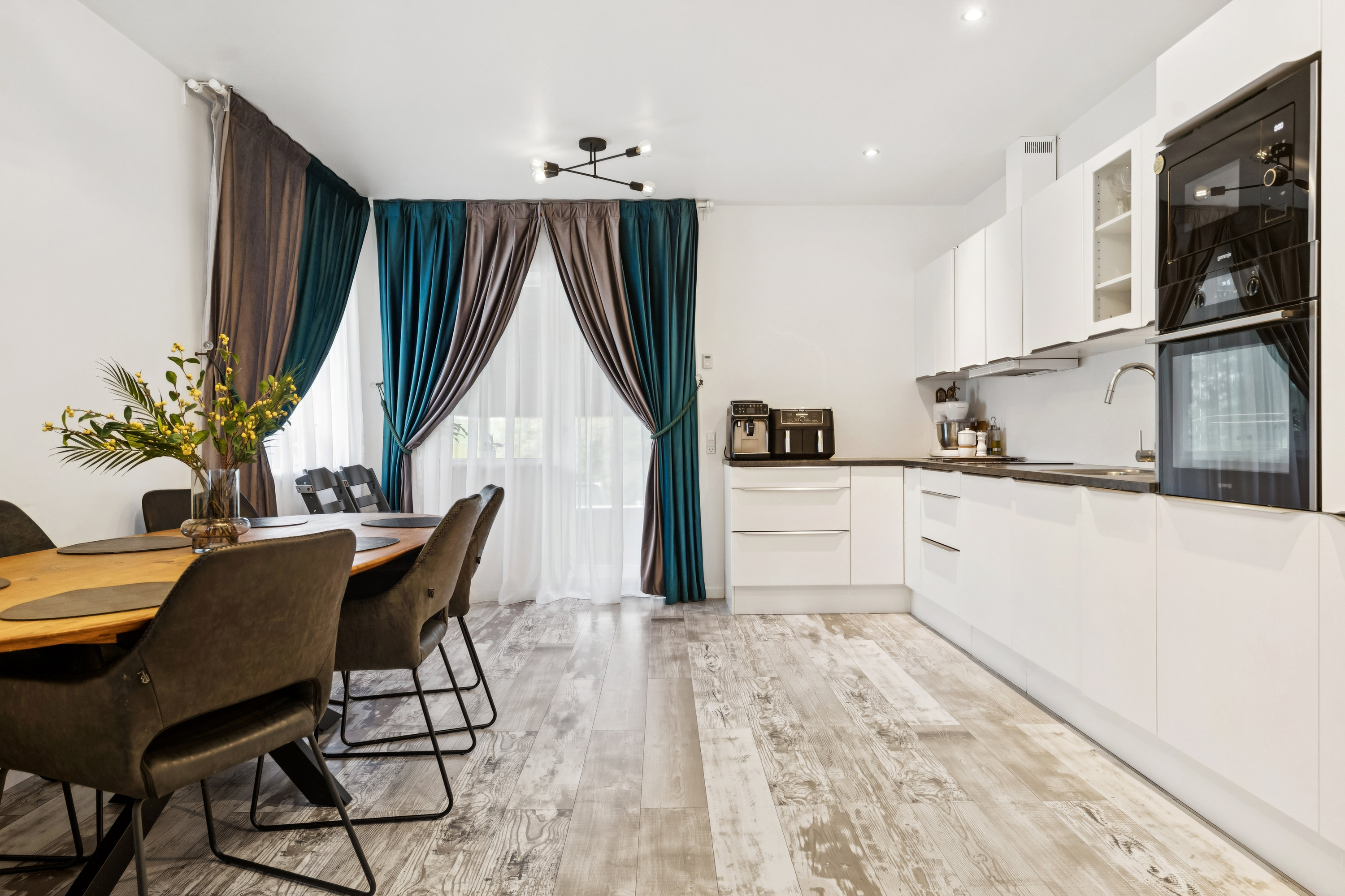 Fremhævet køkken billede i fuldskærmstilstand. Billede af Hobrovej 359, Råsted, 8920 Randers NV