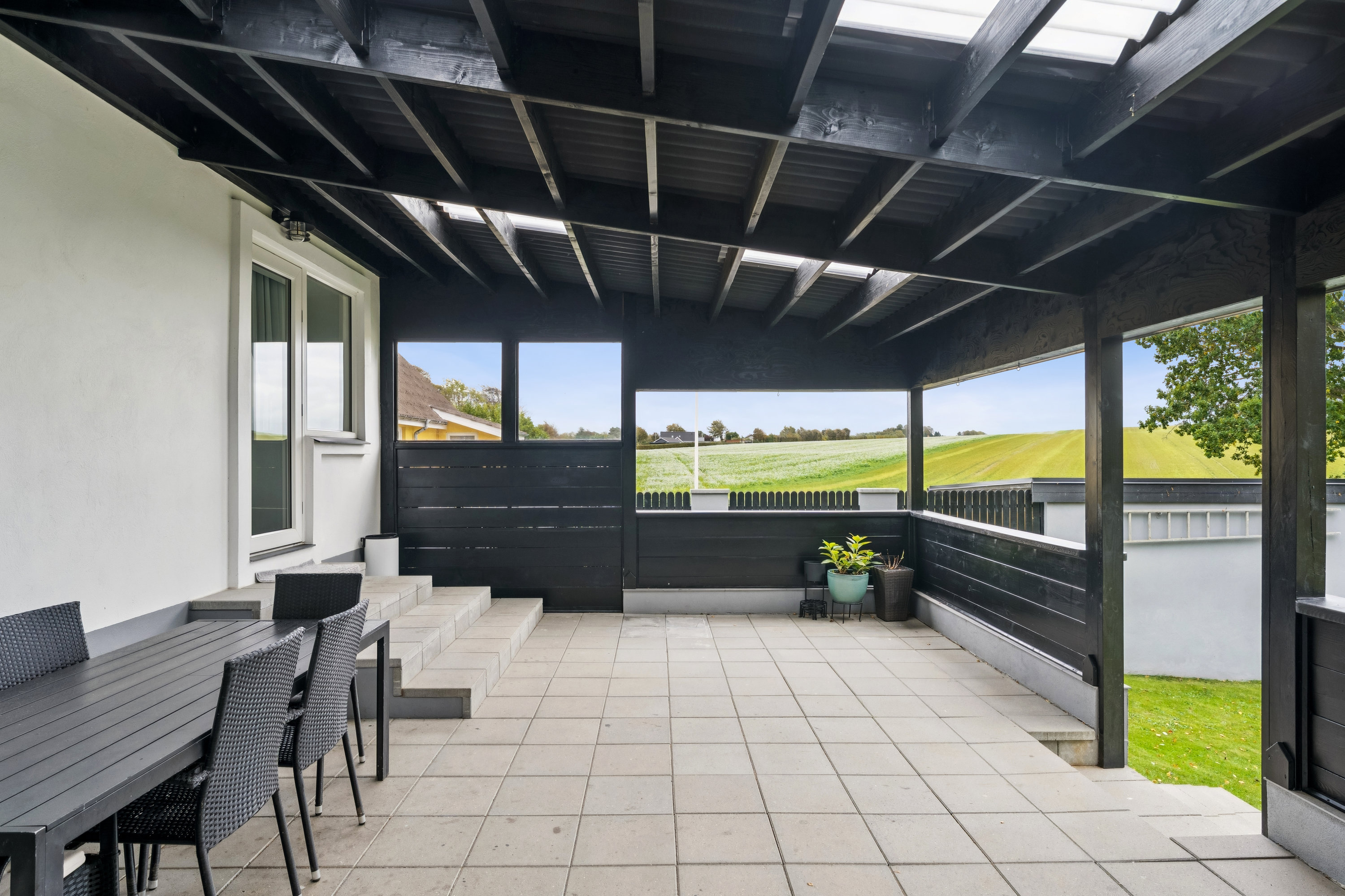 Fremhævet terrasse billede i fuldskærmstilstand. Billede af Hobrovej 359, Råsted, 8920 Randers NV