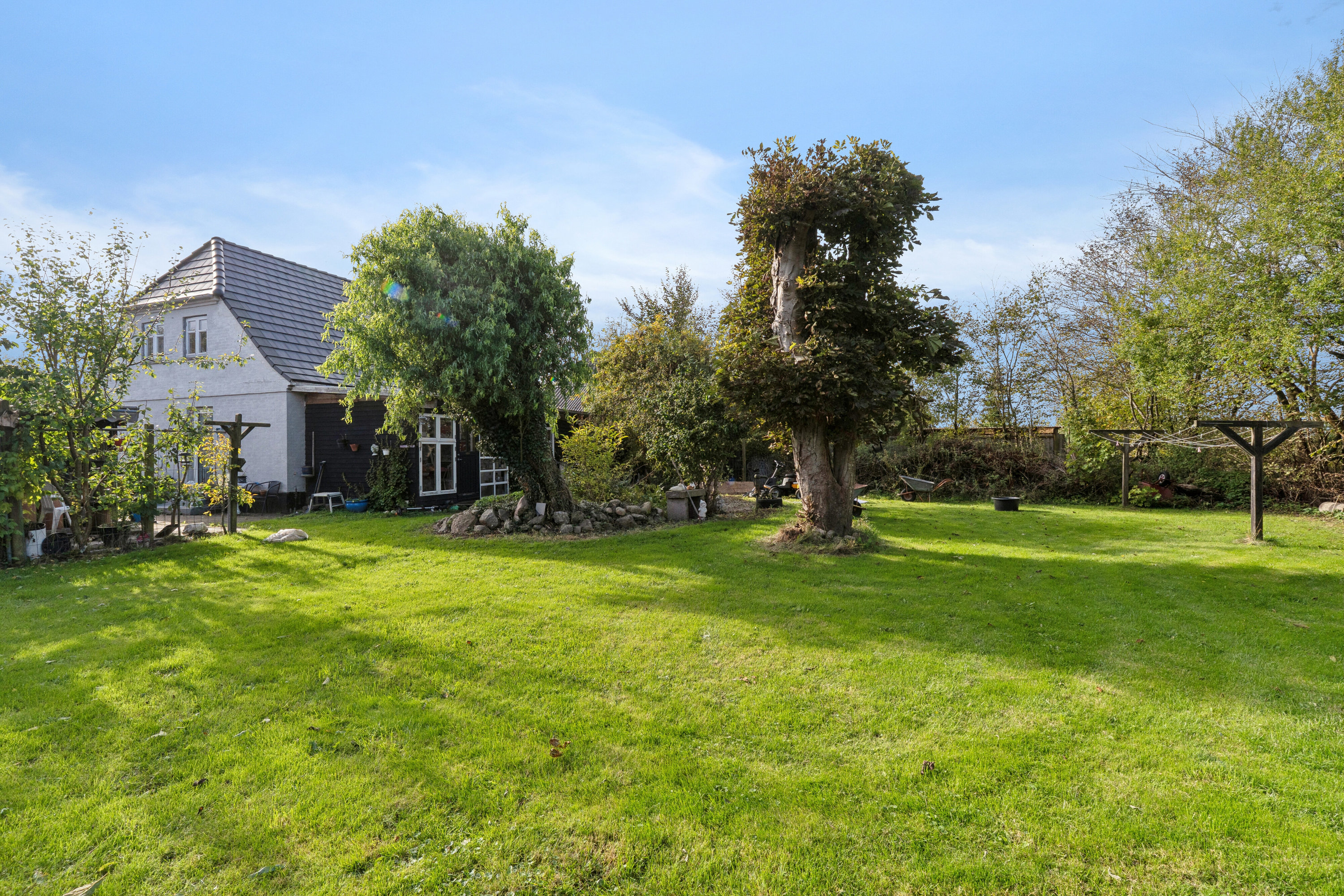 Miniaturebillede 2: set fra haven. Billede af Rakkebyvej 132, Hæstrup Stationsby, 9800 Hjørring