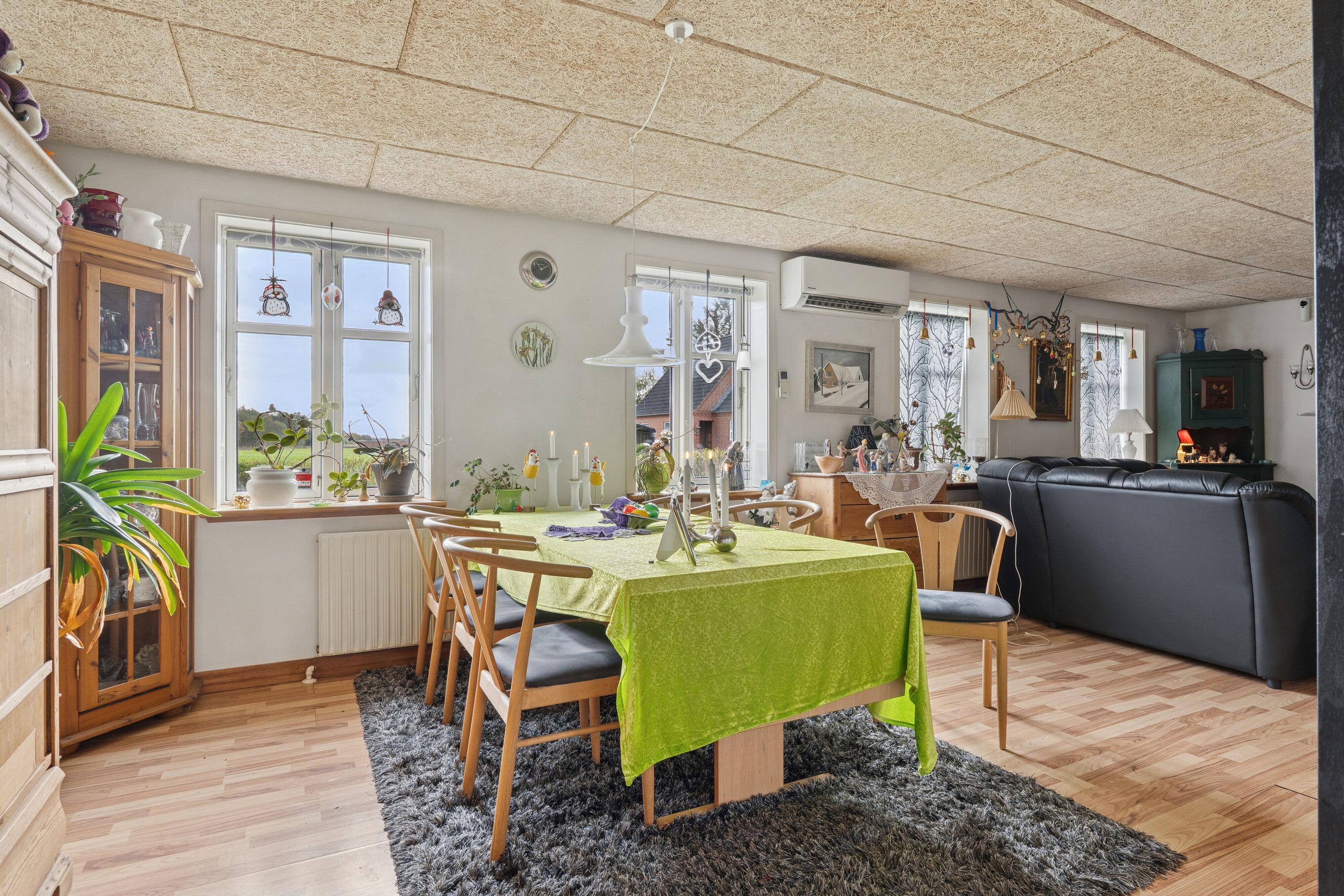 Fremhævet spisestue billede i fuldskærmstilstand. Billede af Rakkebyvej 132, Hæstrup Stationsby, 9800 Hjørring