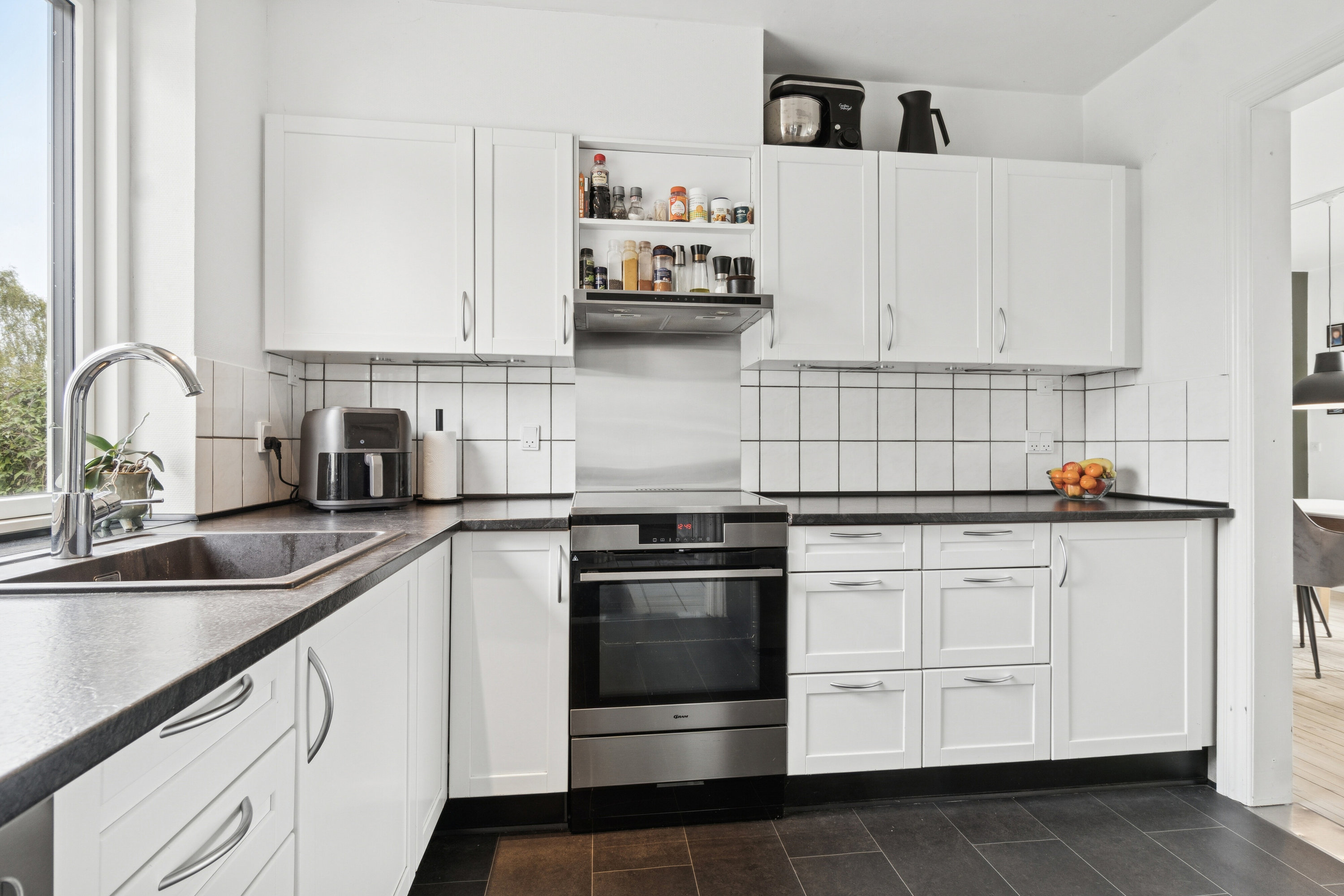 Fremhævet køkken billede i fuldskærmstilstand. Billede af Sandbakkevej 29, Kongstrup, 4390 Vipperød