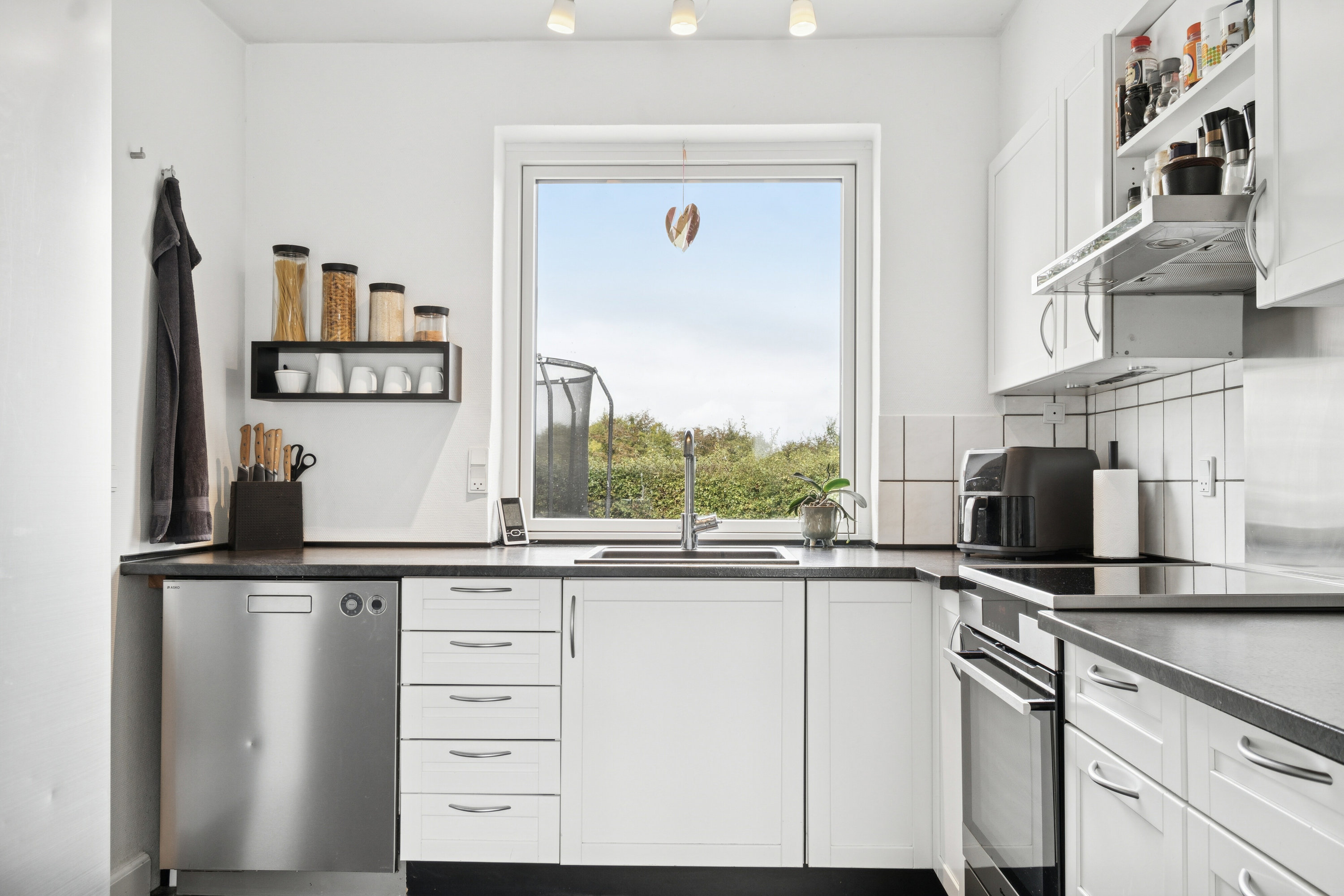 Fremhævet køkken billede i fuldskærmstilstand. Billede af Sandbakkevej 29, Kongstrup, 4390 Vipperød