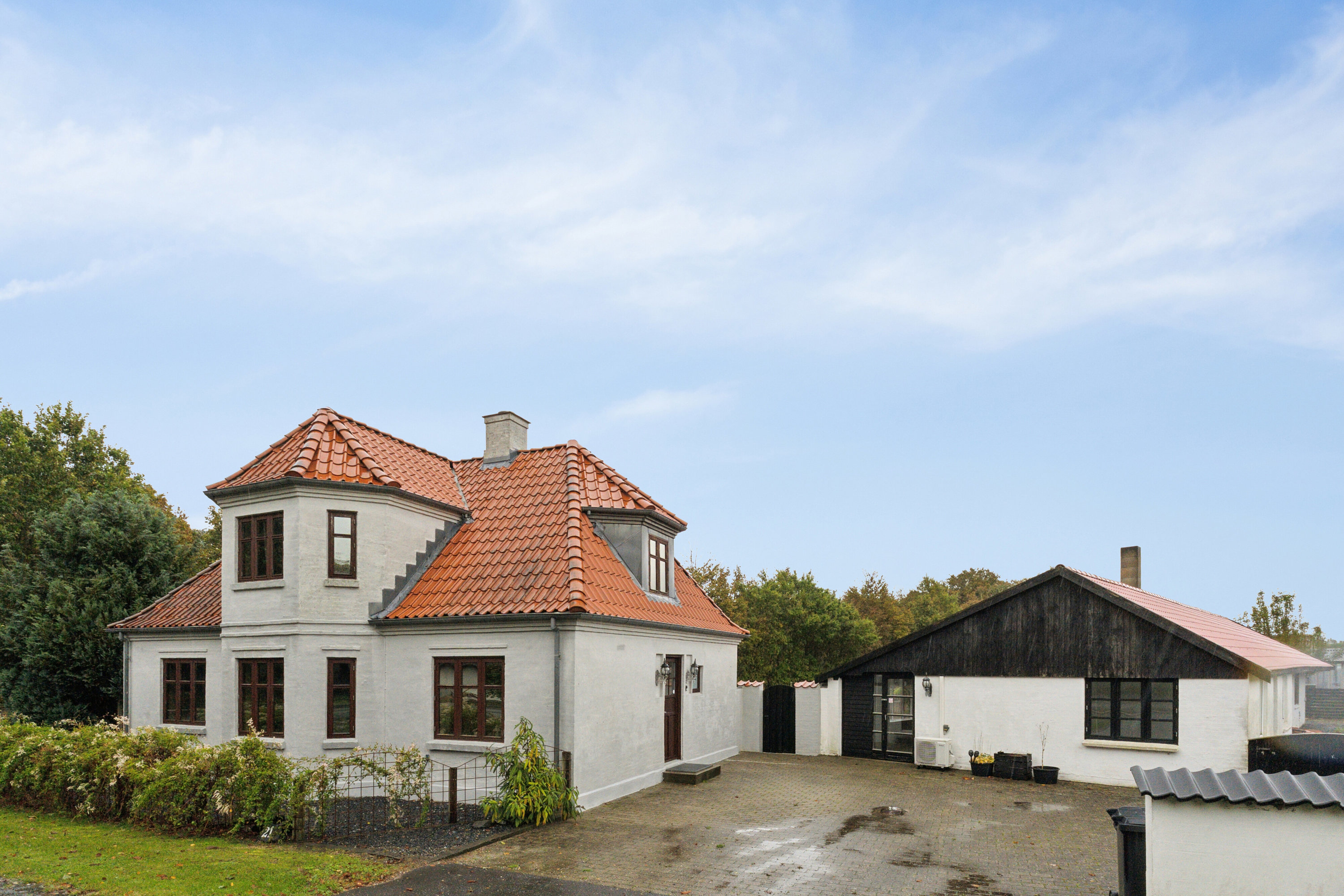 Miniaturebillede 1: set fra vejen. Billede af Sdr Bindslevvej 21, 9881 Bindslev