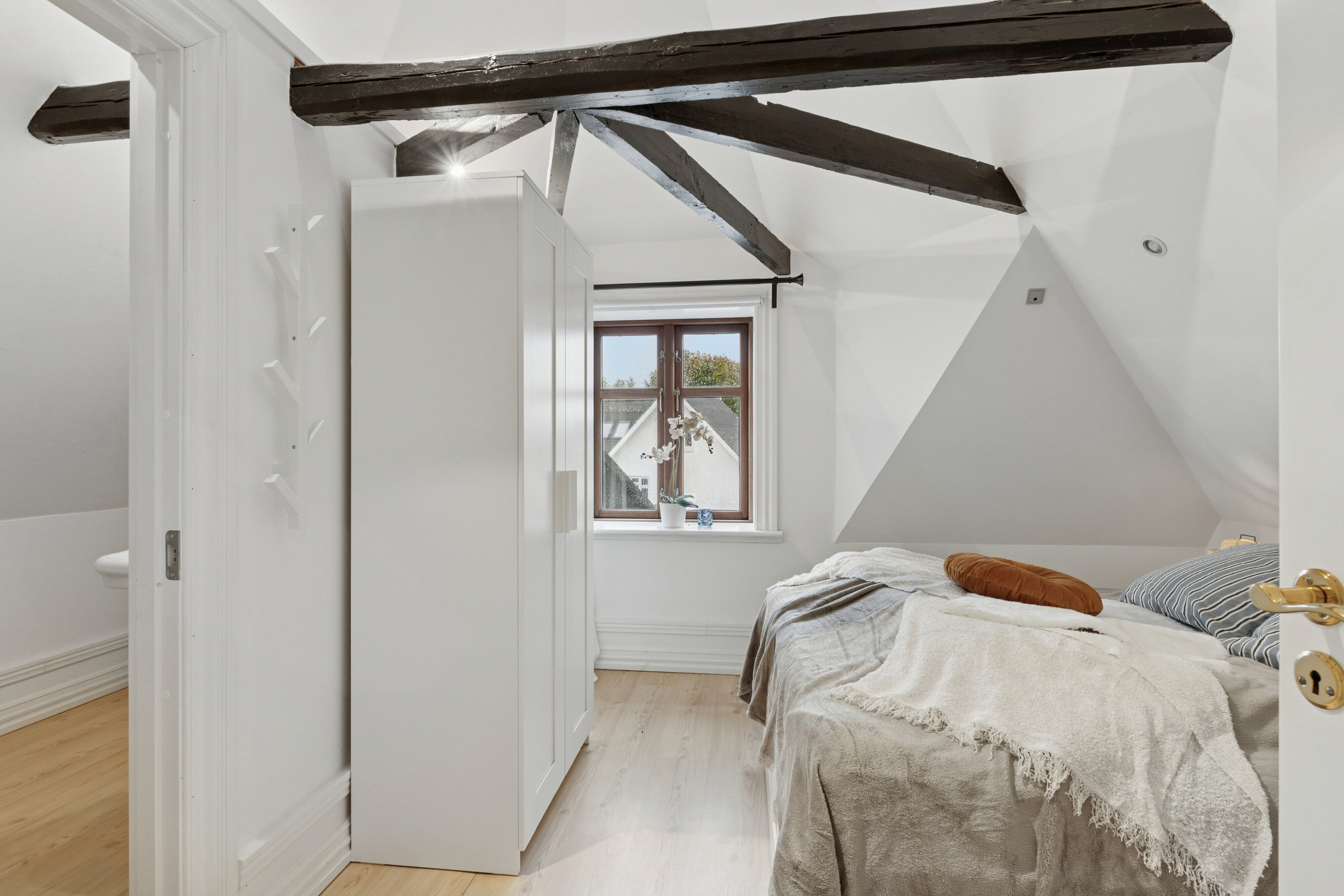 Fremhævet soveværelse billede i fuldskærmstilstand. Billede af Sdr Bindslevvej 21, 9881 Bindslev